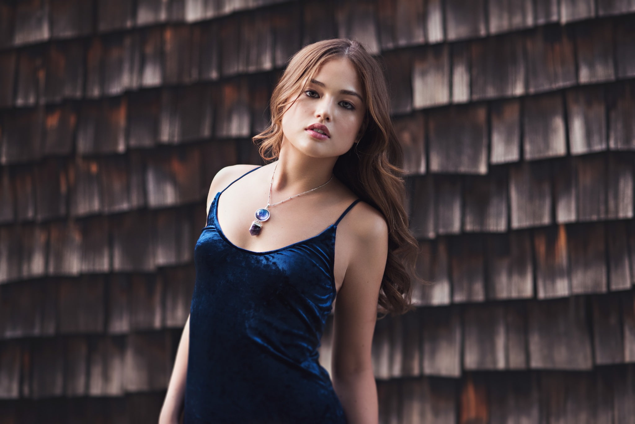 standing, model, women, necklace, looking at viewer, portrait, smoky eyes, beautiful woman, three quarter length, 1080P, hairstyle, young women, beauty, HD Wallpaper