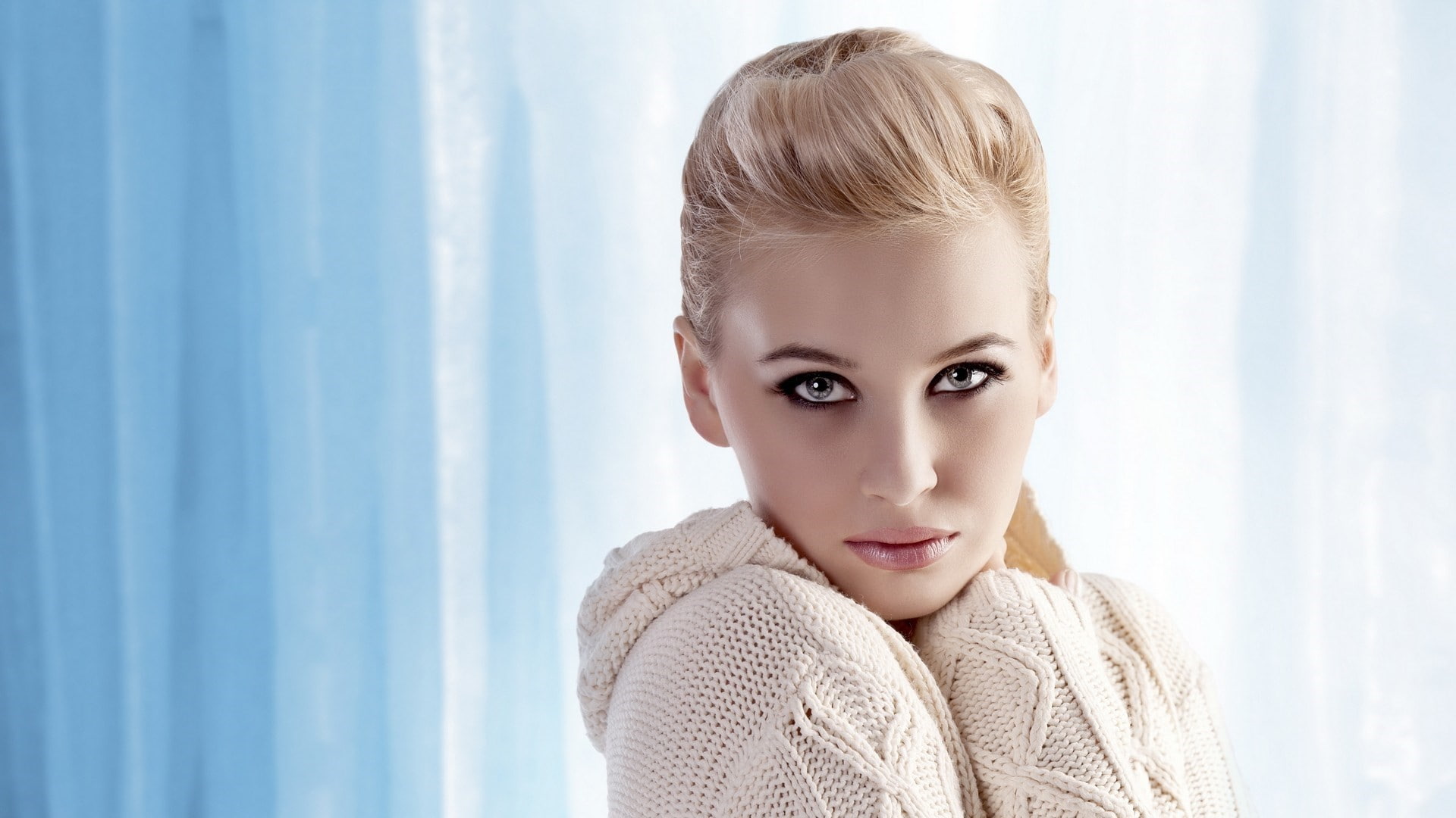 1080P, blue eyes, blonde, looking at viewer, smoky eyes, eyeliner, women, indoors, HD Wallpaper