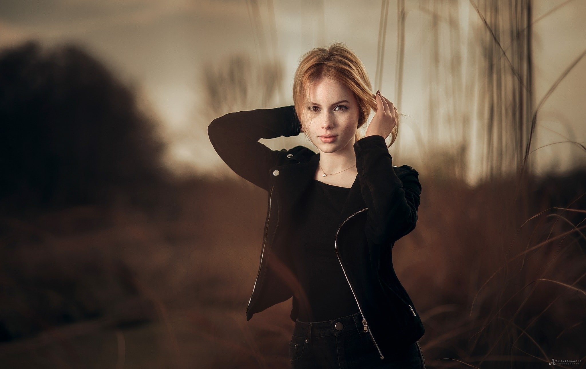 depth of field, Agelos Tzitzifopoulos, looking at viewer, women, black jackets, 1080P, model, blonde, jacket, HD Wallpaper