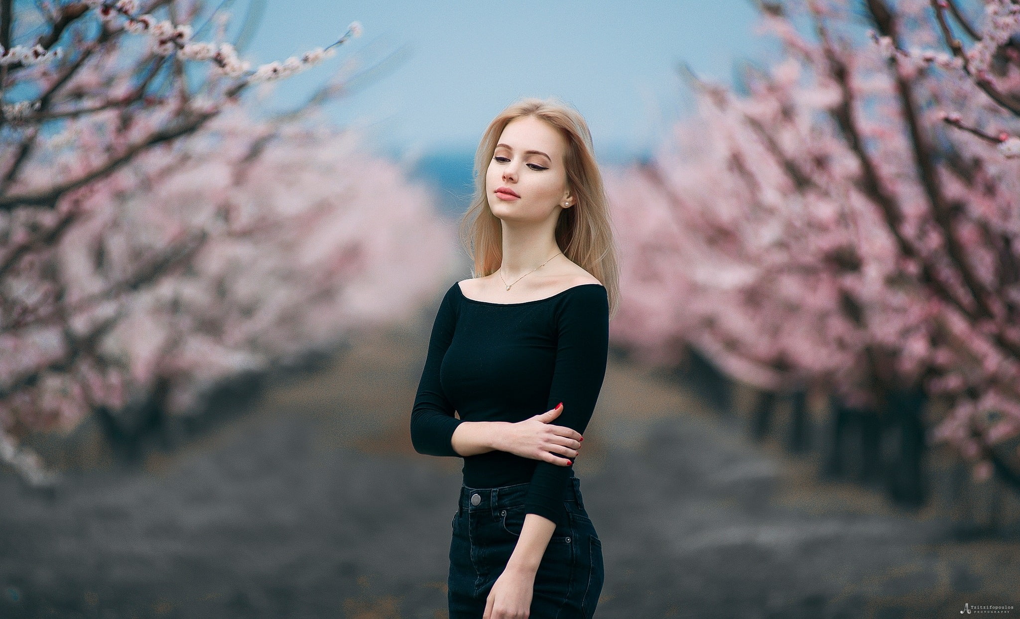 women, women outdoors, bare shoulders, model, Agelos Tzitzifopoulos, depth of field, straight hair, blonde, jeans, long hair, portrait, 1080P, HD Wallpaper