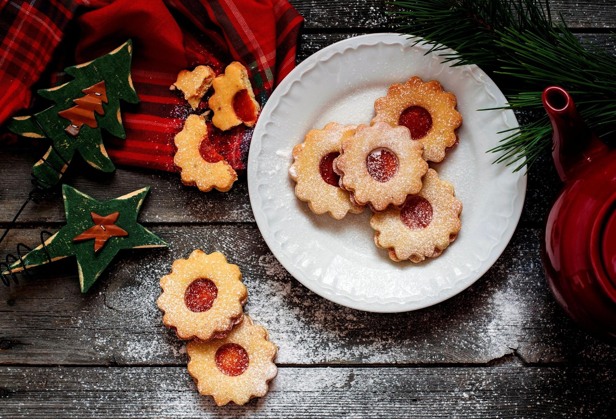plate, cookies, red, holidays, brown, white, palte, christmas, 1080P, baking, food, ceramic, HD Wallpaper