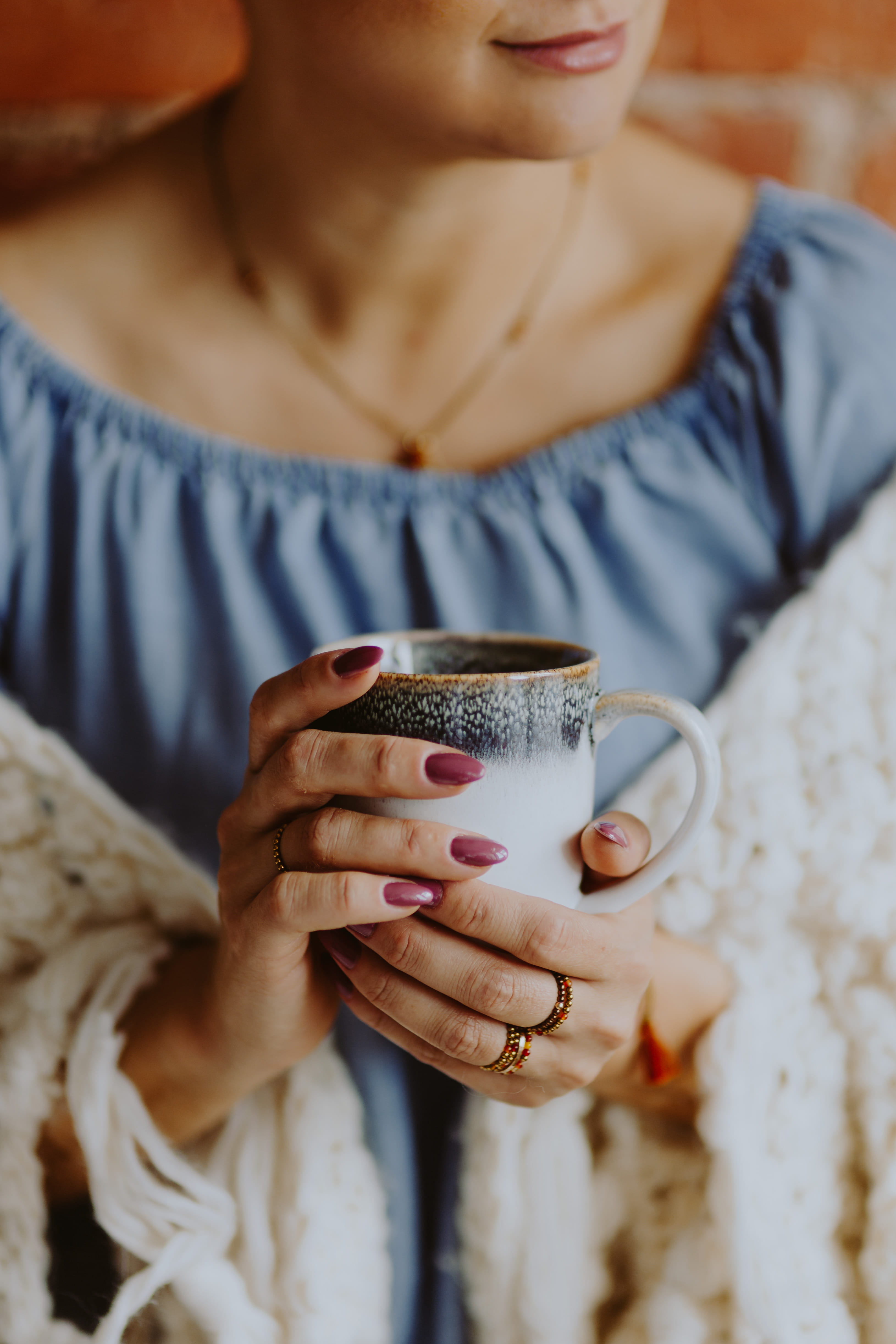 time, tea - hot drink, jewelery, food and drink, hands, nails, holding, women, cup of tea, mug, fall, no face, rings, tea, blanket, woman, midsection, front view, Phone HD Wallpaper