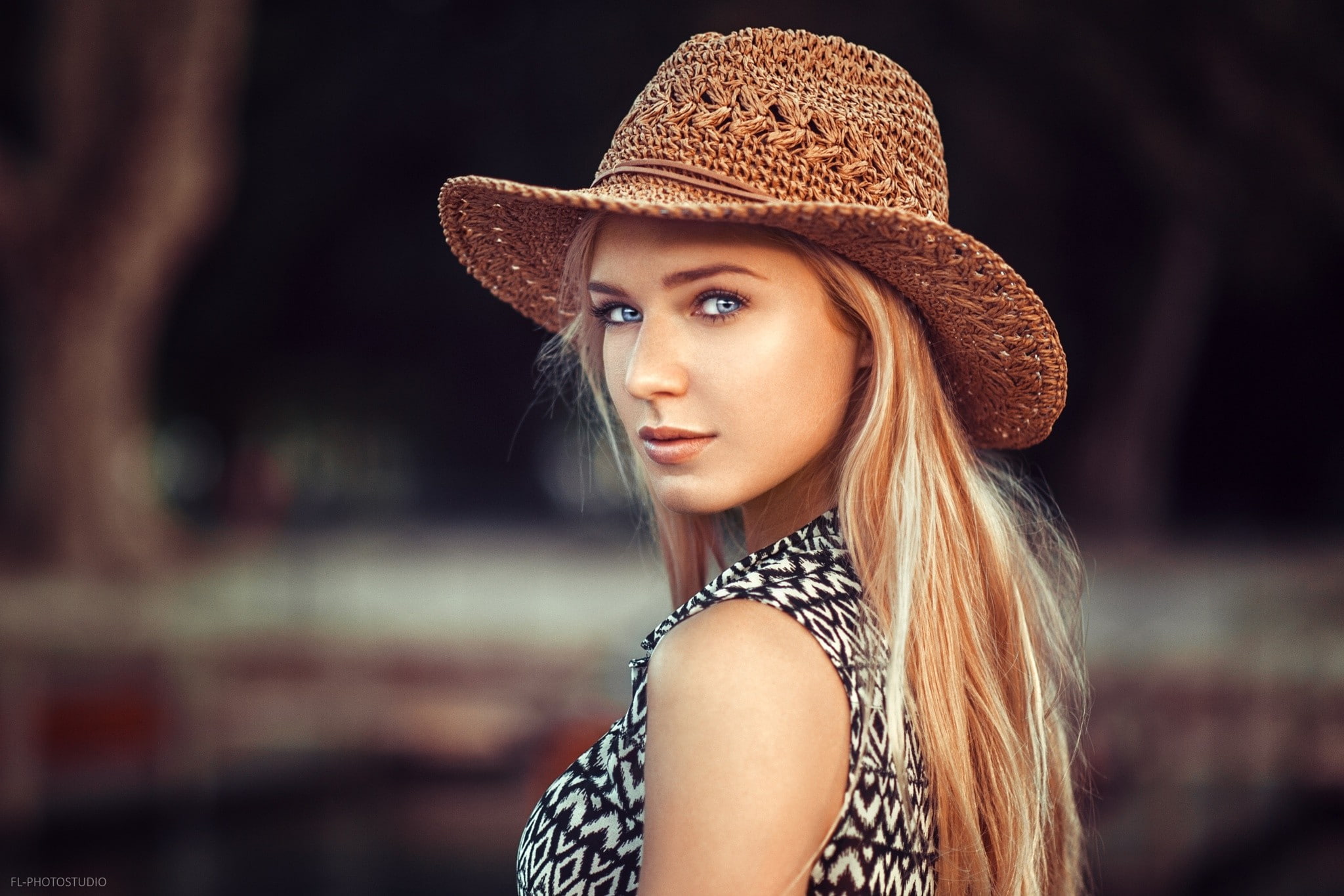 hairstyle, looking at viewer, teenager, fashion, face, beautiful woman, one person, women, blonde, body part, clothing, young women, hat, portrait, blond hair, HD Wallpaper