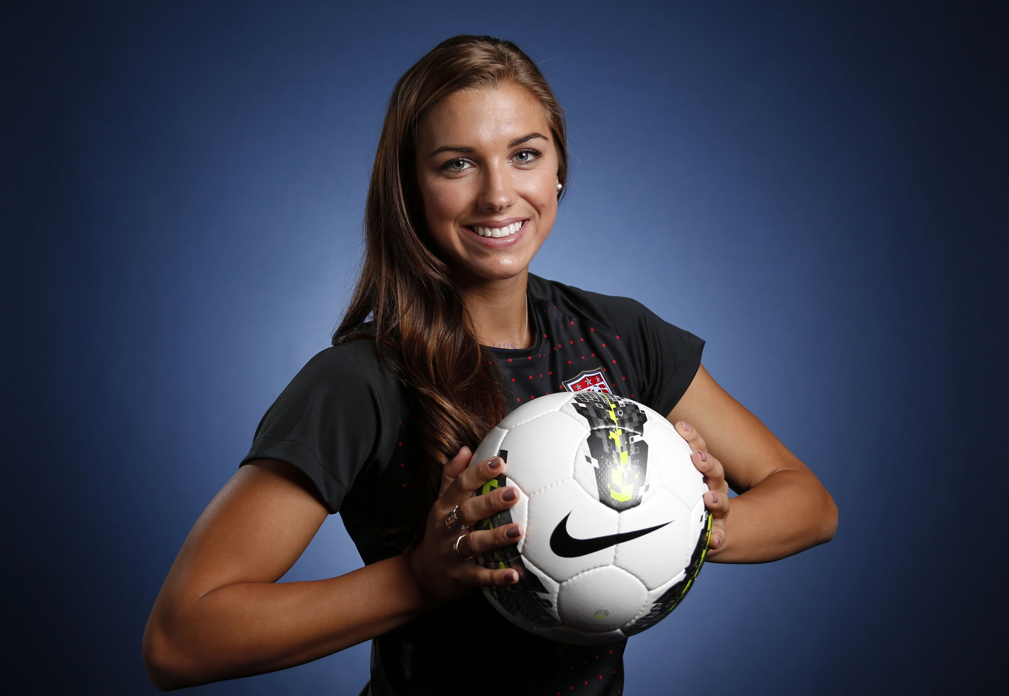 soccer, happiness, people, toothy Smile, one Woman Only, females, sleeved, smiling, crew, confidence, caucasian Ethnicity, competitive Sport, sports Clothing, HD Wallpaper
