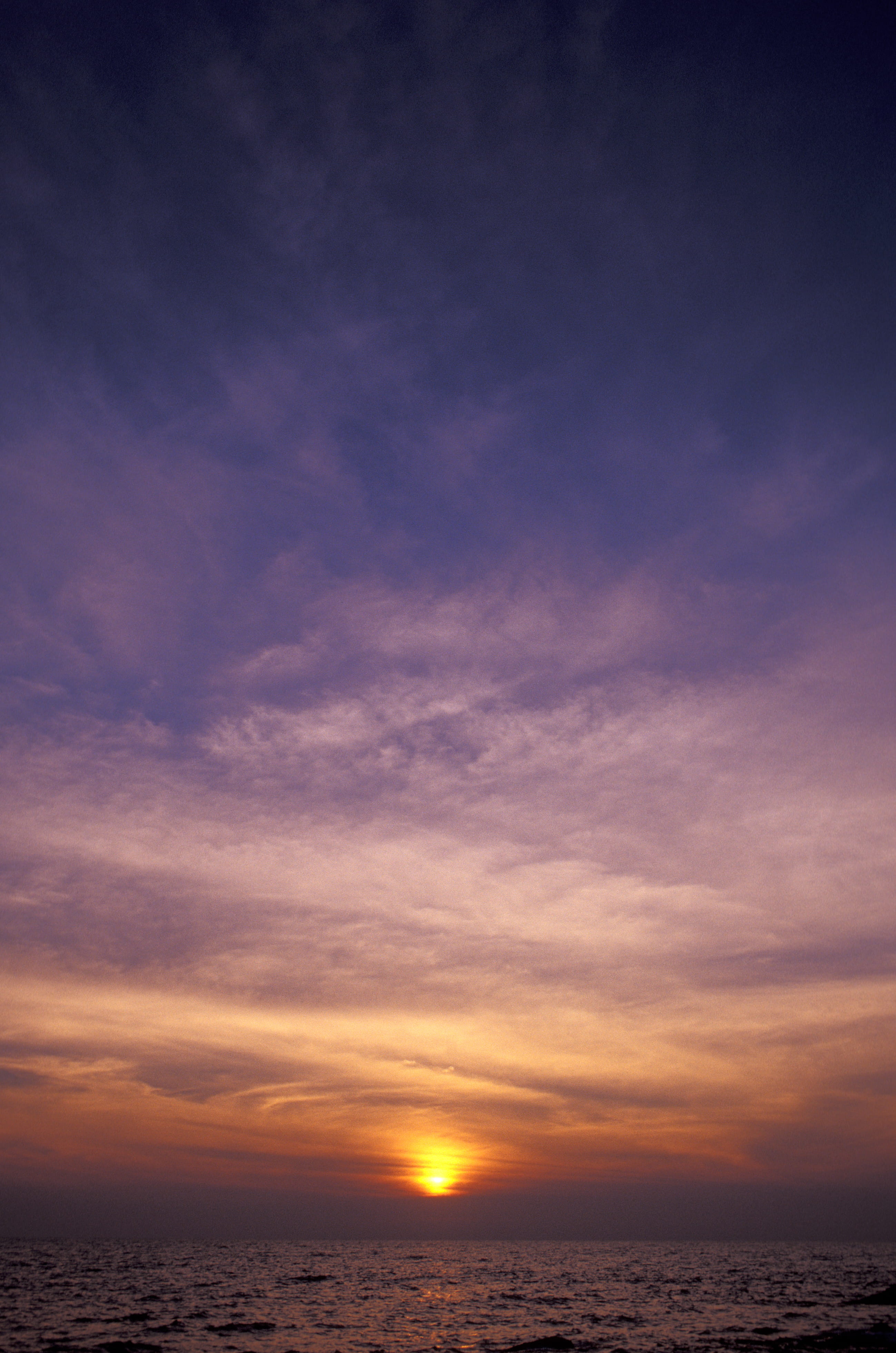 beauty in nature, scenics - nature, warm, horizon over water, sun, nature, dusk, tranquility, cloud - sky, environment, sunset, colourful, dramatic sky, Phone HD Wallpaper
