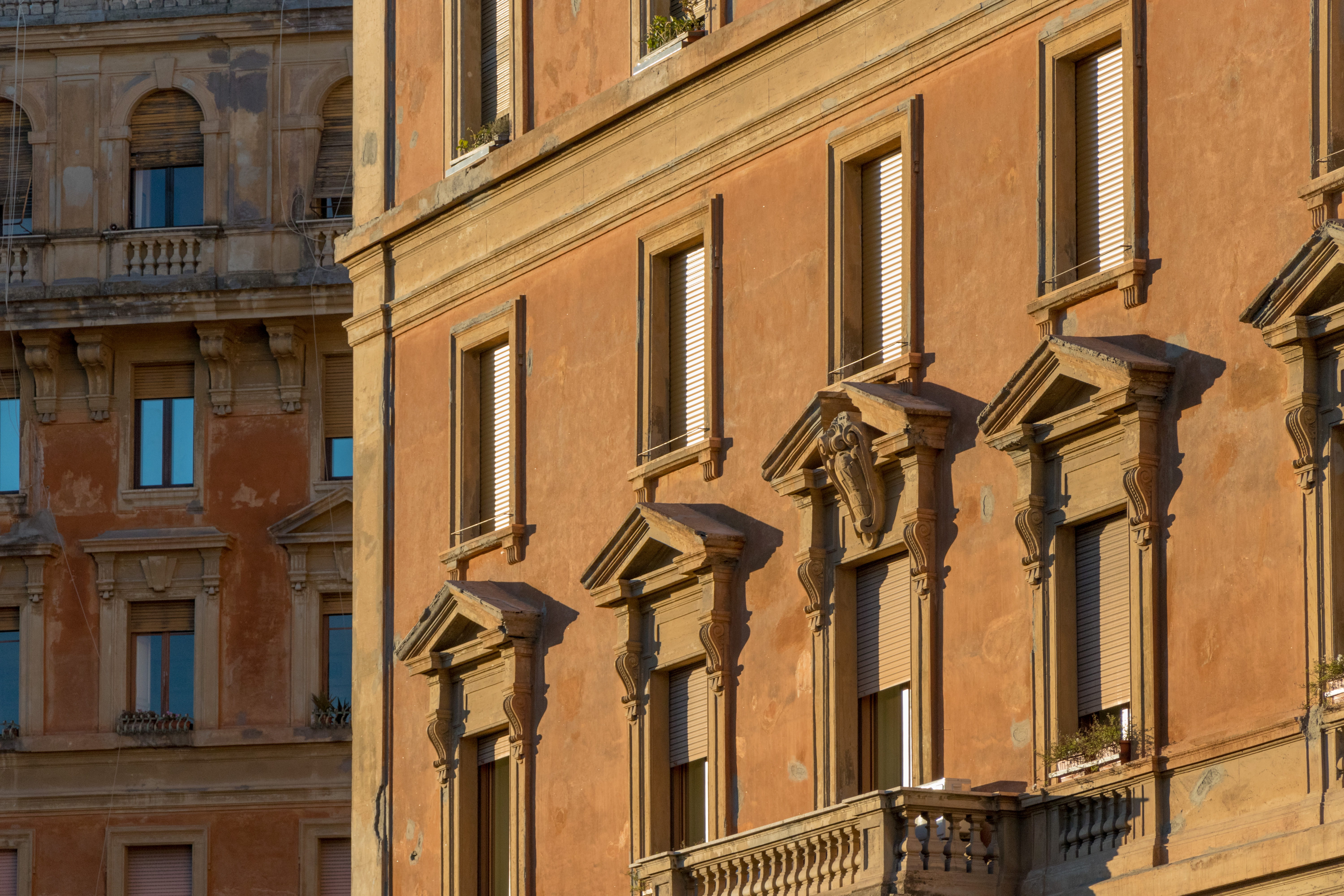 rome, urban streets, curtain, outdoors, window shade, balcony, sunlight, banister, day, building exterior, built structure, shutter, old, roof, italy, window, HD Wallpaper