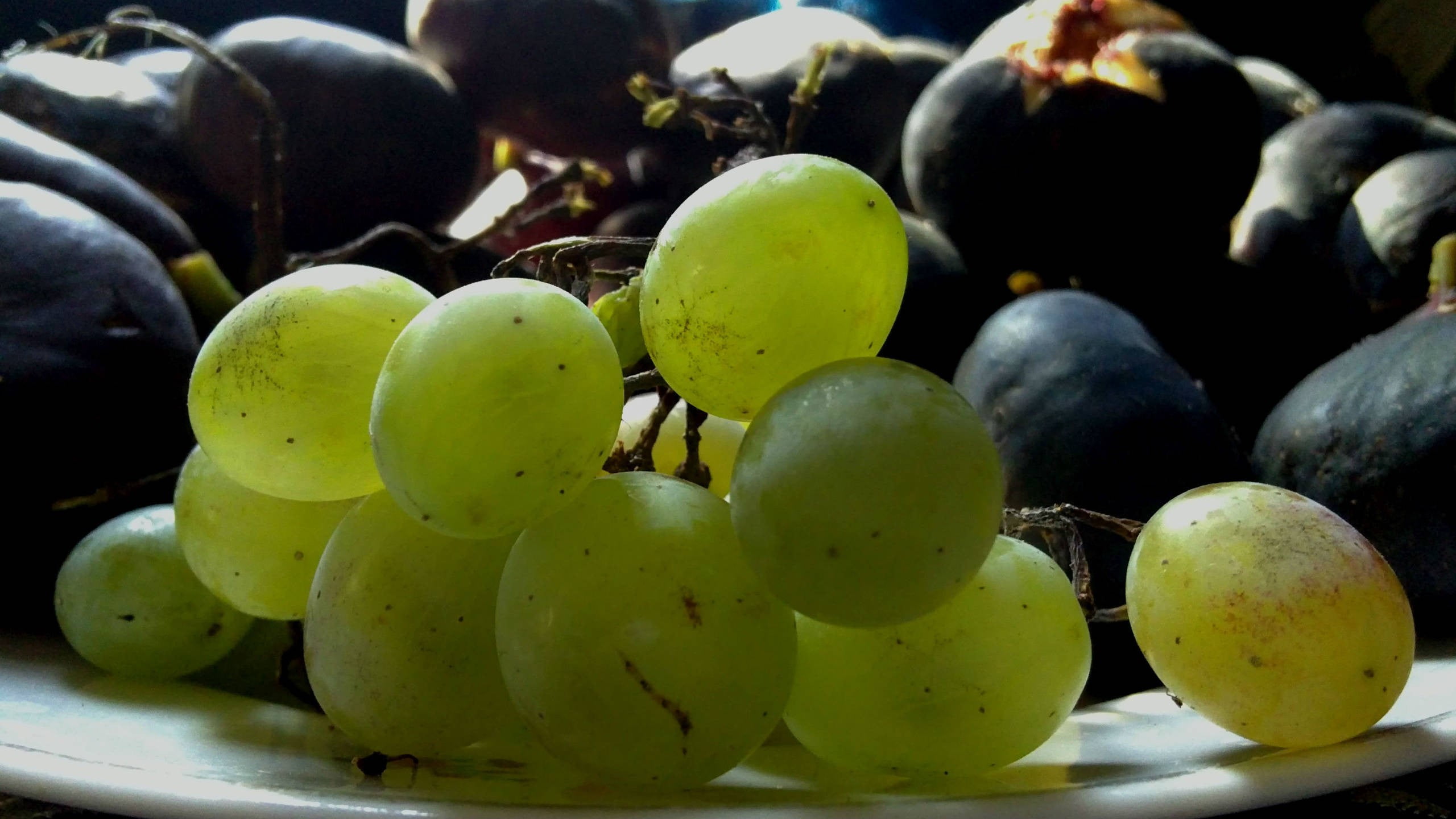 2K, food and drink, healthy eating, abundance, food, close-up, still life, day, large group of objects, bunch, wellbeing, green color, fruit, grapes, no people, HD Wallpaper