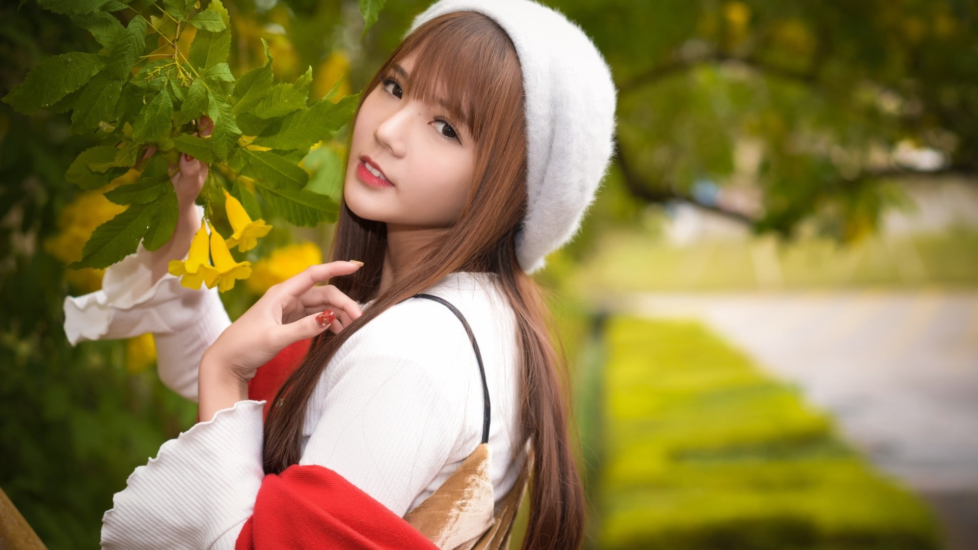 women, trees, looking at viewer, side view, one person, white tops, portrait, outdoors, flowering plant, focus on foreground, beautiful woman, millinery, HD Wallpaper