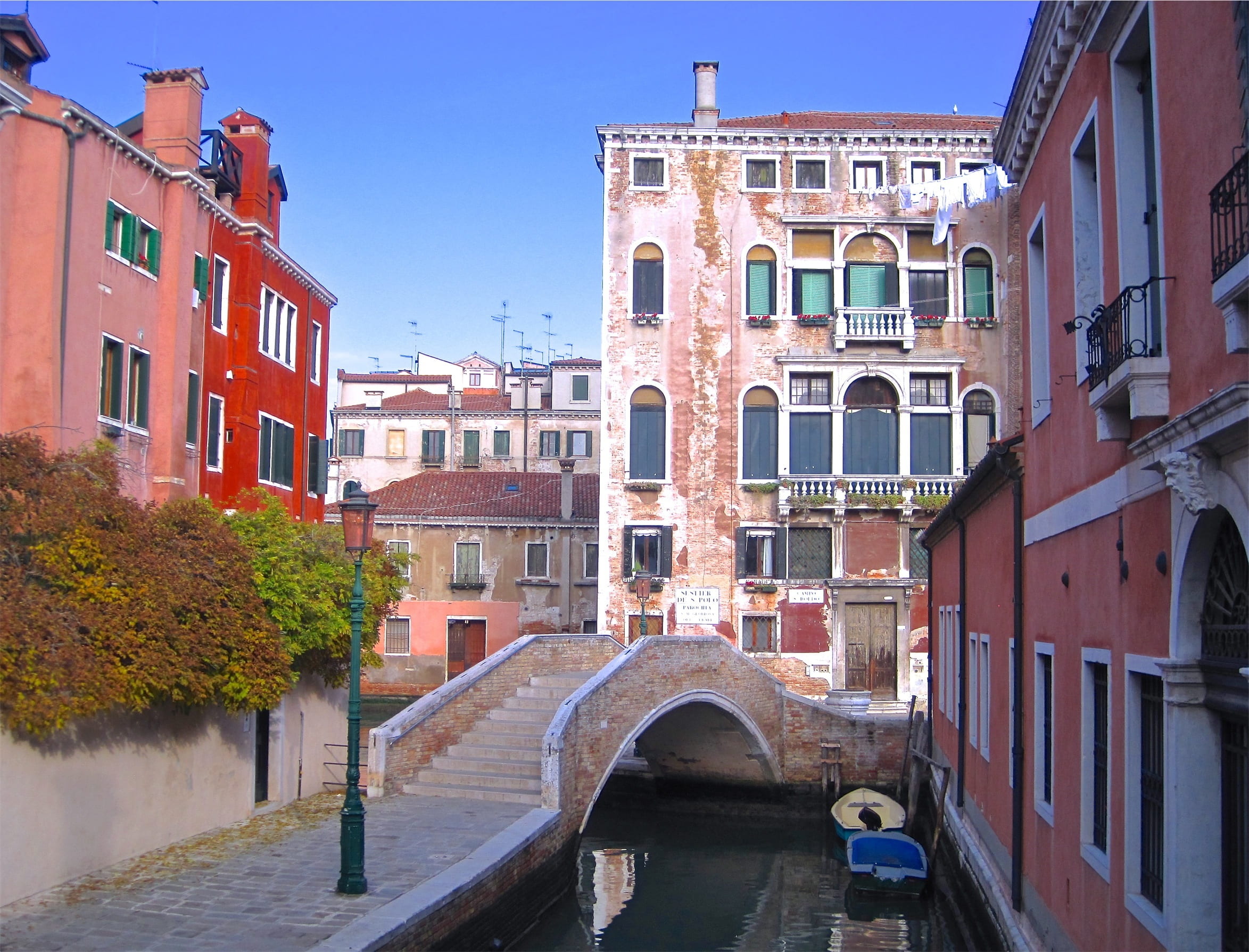 building, no people, steps, 1080P, nature, day, bridge - man made structure, cobblestone, water, arch bridge, boats, window, canal, connection, sky, balconies, HD Wallpaper