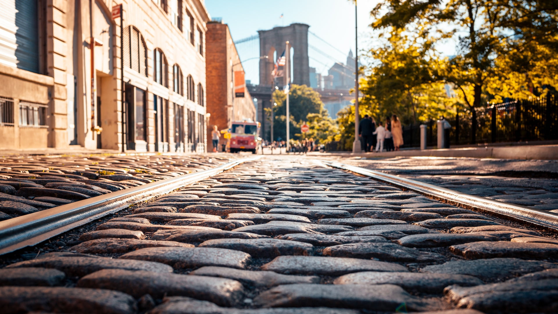 USA, railway, street, 1080P, trees, cobblestone, stones, worms eye view, building, Brooklyn Bridge, house, bridge, New York City, car, architecture, HD Wallpaper