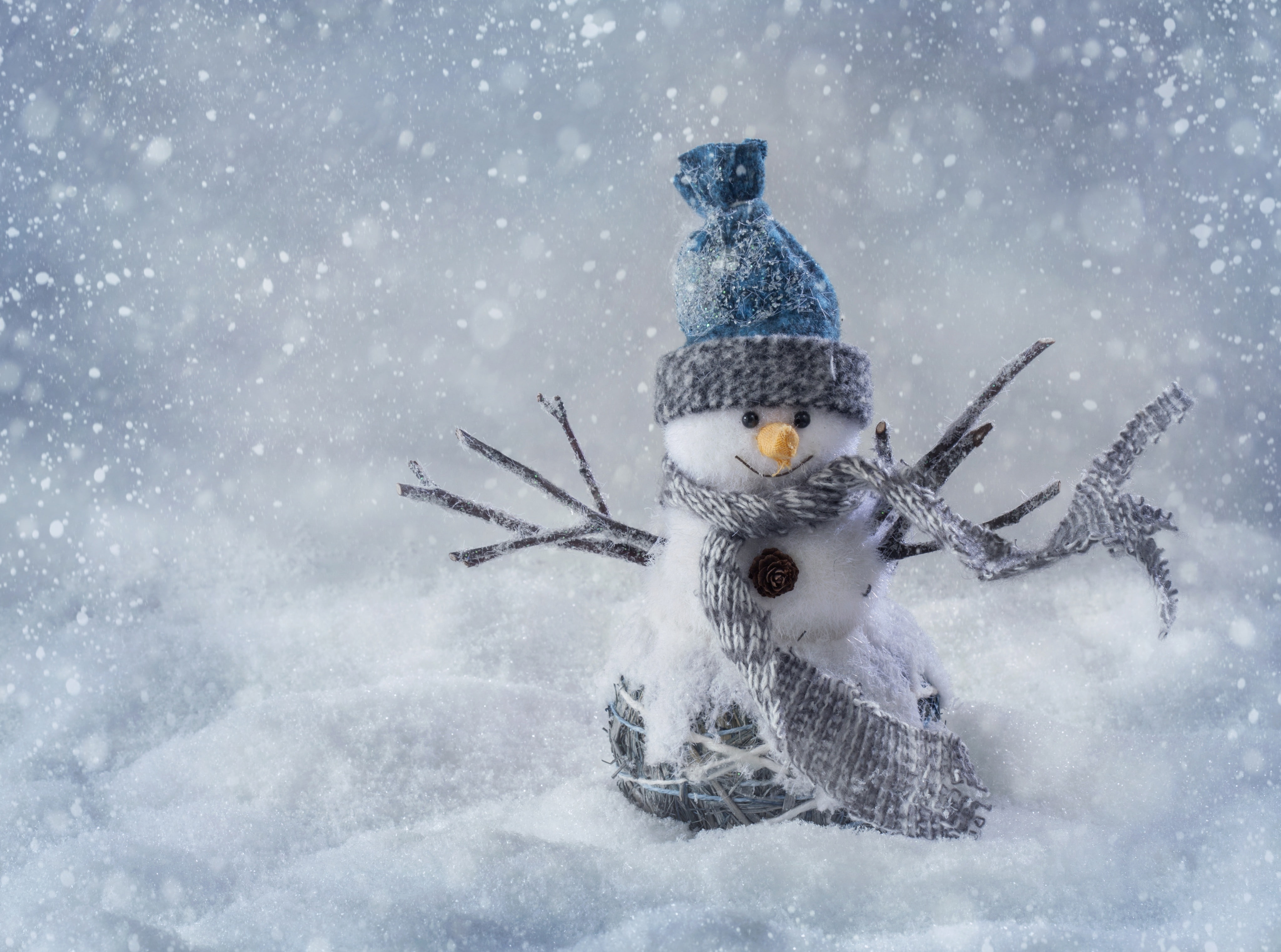 Celebrate, ice, snowman, merry christmas, snow, white color, scarf, no people, craft, extreme weather, Holidays, 2014, one animal, Christmas, snowing, cold temperature, HD Wallpaper