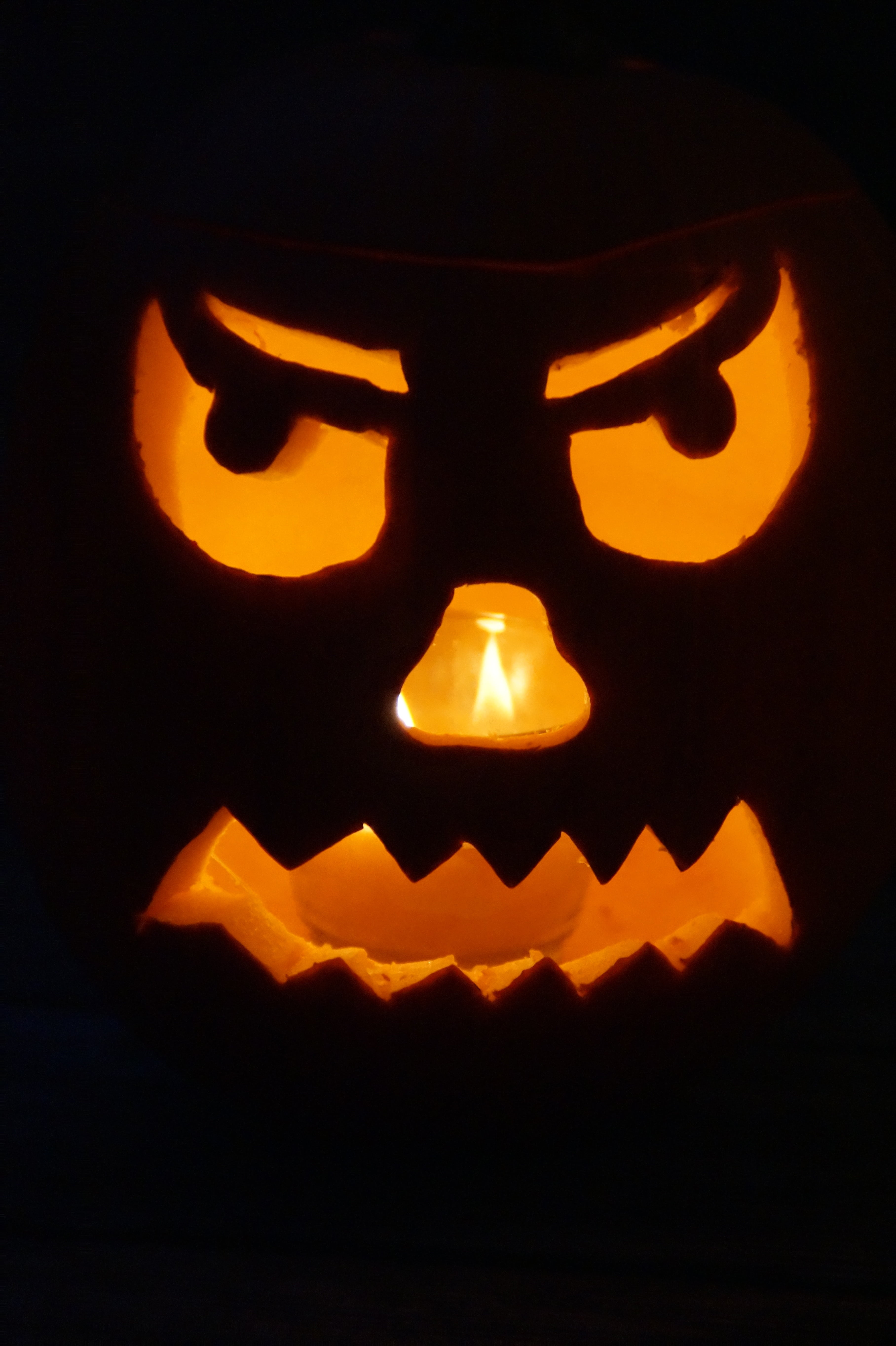 darkness, face, 31 october, lid, smiling, halloweenkuerbis, carving, halloween, record, jack, night, creepy, illuminated, carving pumpkin, pumpkin, o, glowing, Phone HD Wallpaper