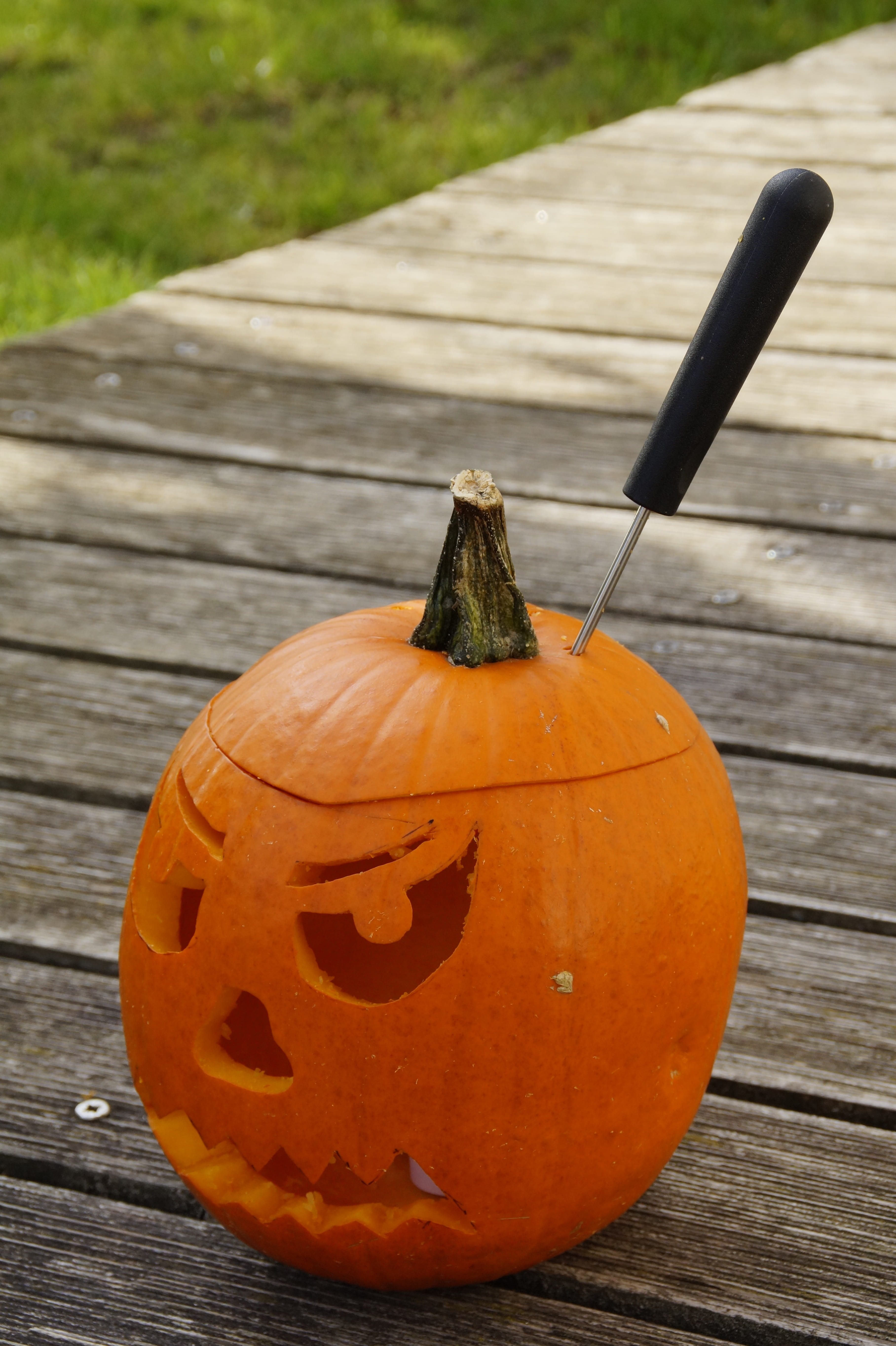 lid, jack olantern, vegetables, food and drink, carve pumpkin ghost, nature, table, Halloween, autumn decoration, vegetable, food, freshness, 31 october, Phone HD Wallpaper