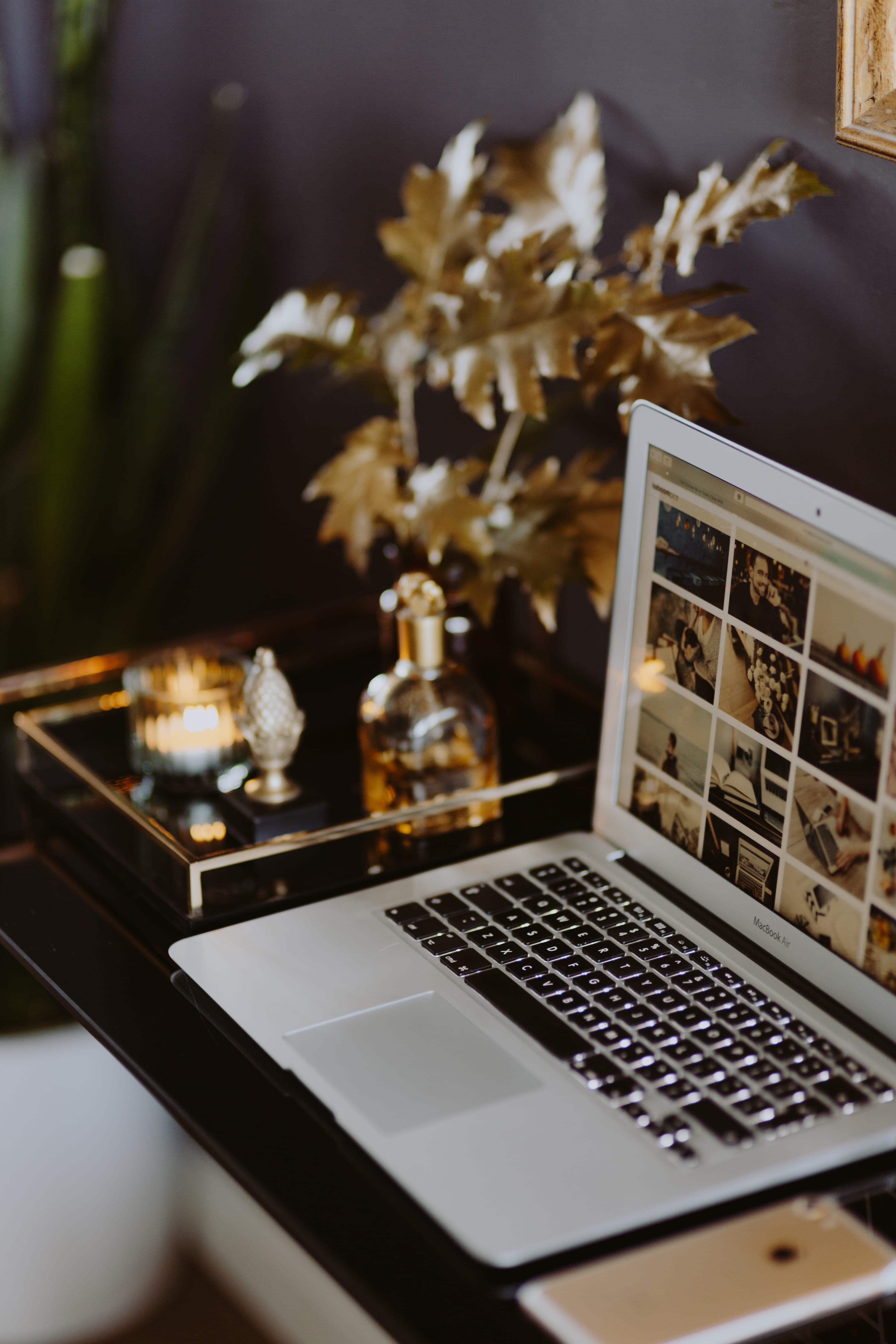home, reflection, elegance, vase, laptop, elegant, communication, still life, picture, frame, technology, work, flower, black desk, indoor, accessories, Phone HD Wallpaper