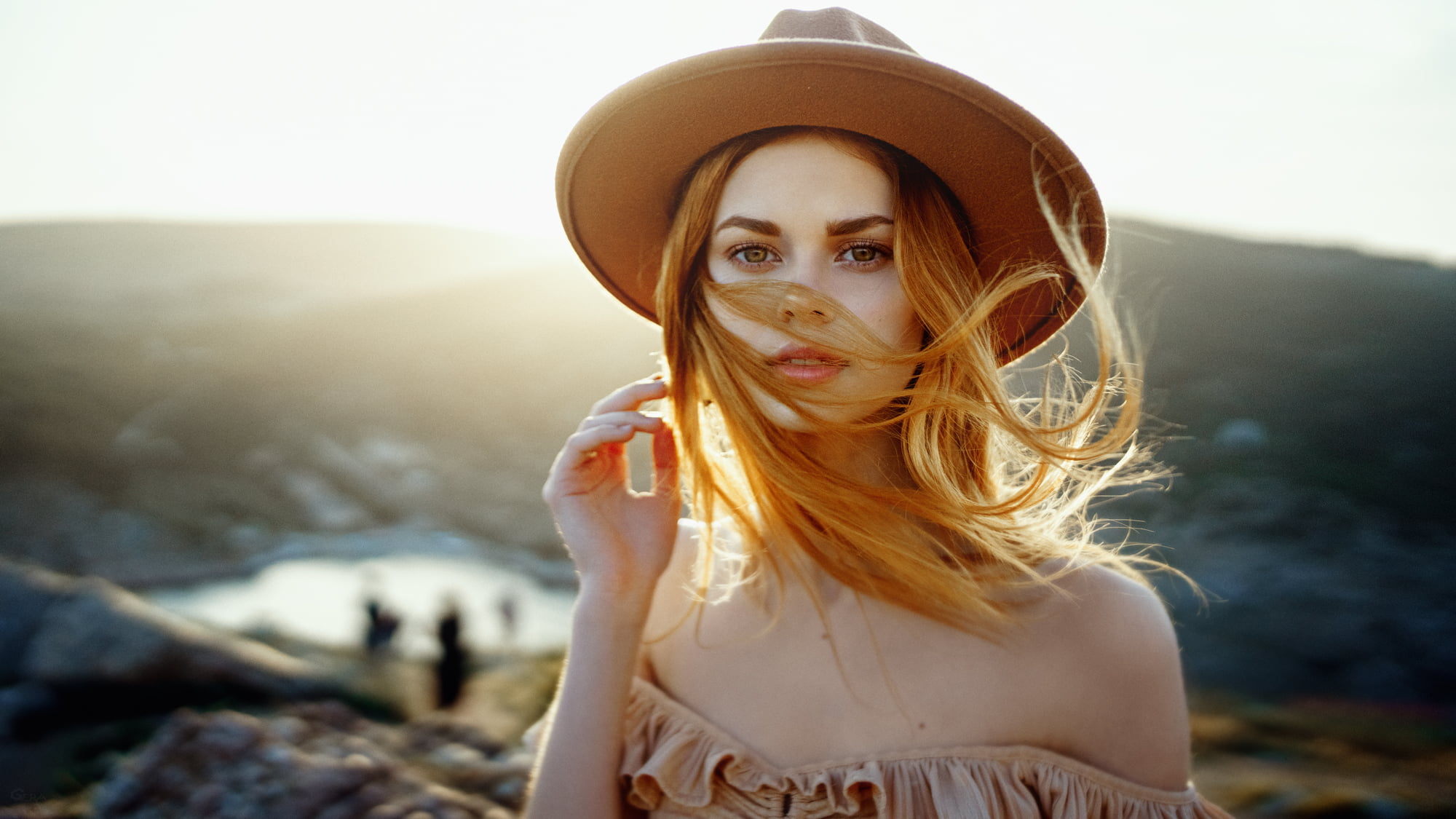 outdoors, depth of field, one person, hat, blond hair, women, Georgy Chernyadyev, women outdoors, beautiful people, hair in face, lens flare, looking at viewer, HD Wallpaper