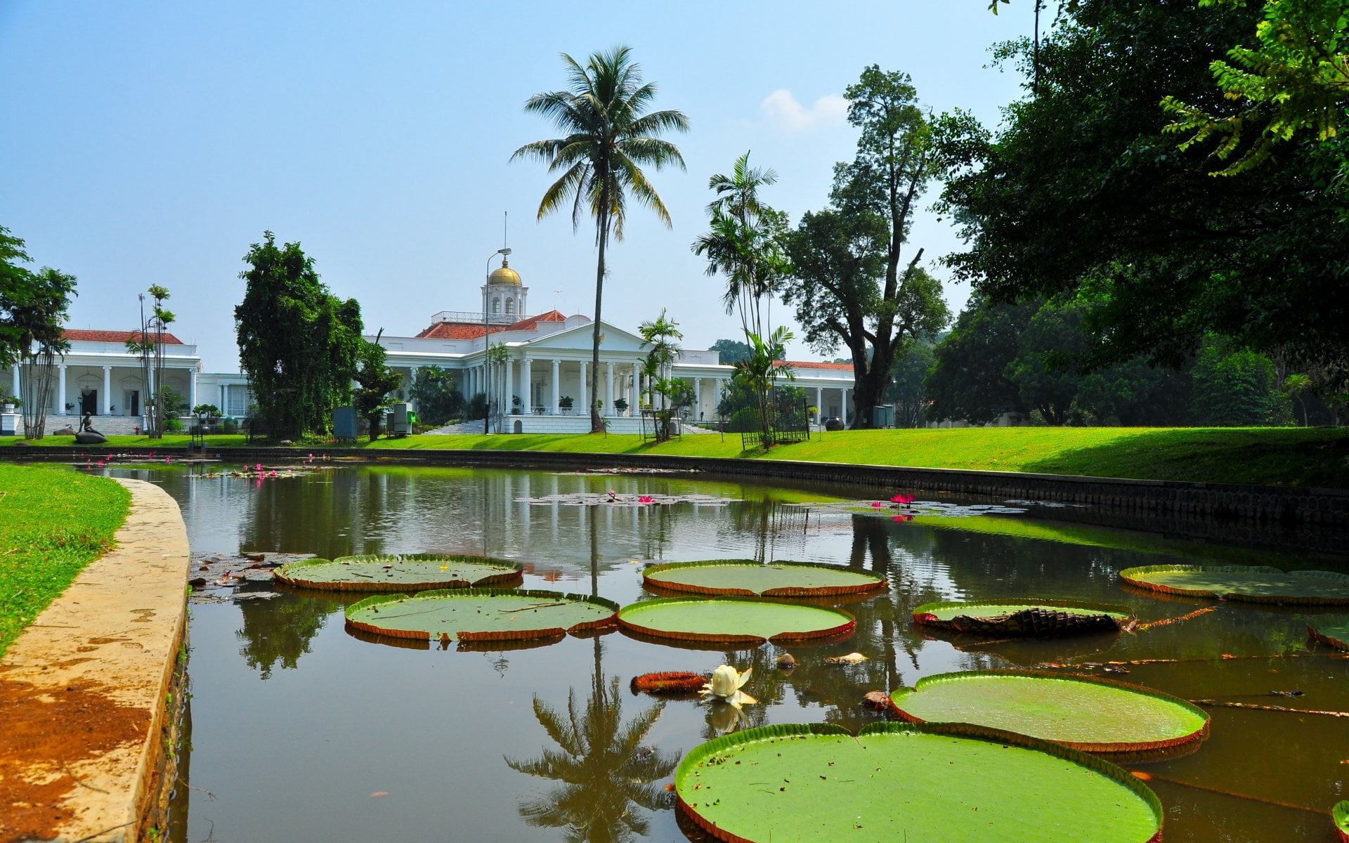 outdoors, architecture, sky, religion, building, growth, tree, lake, place of worship, Palaces, green, built structure, 1080P, water, Bogor Palace, reflection, HD Wallpaper