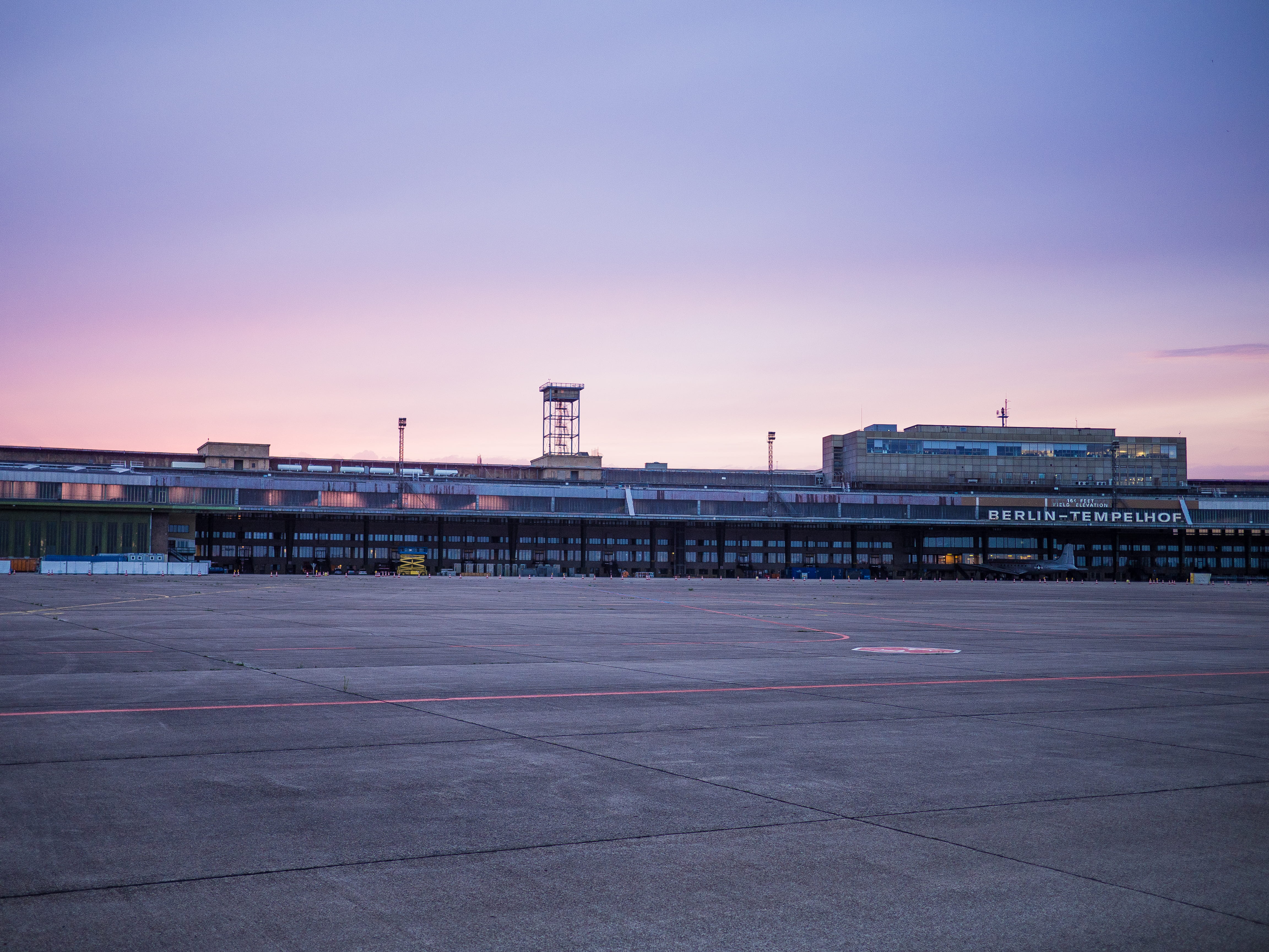 outdoors, absence, airport runway, building exterior, no people, sky, road, nature, 4K, sundown, sunset, city, parking lot, airport, building, dusk, architecture, HD Wallpaper