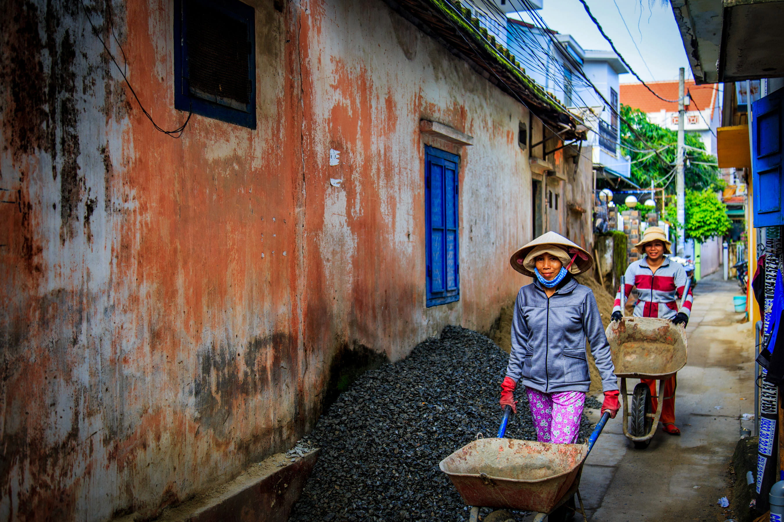 hoi, street, two people, adult, boys, real people, urban Scene, child, women, leisure activity, village, photos, togetherness, lifestyles, childhood, poverty, HD Wallpaper