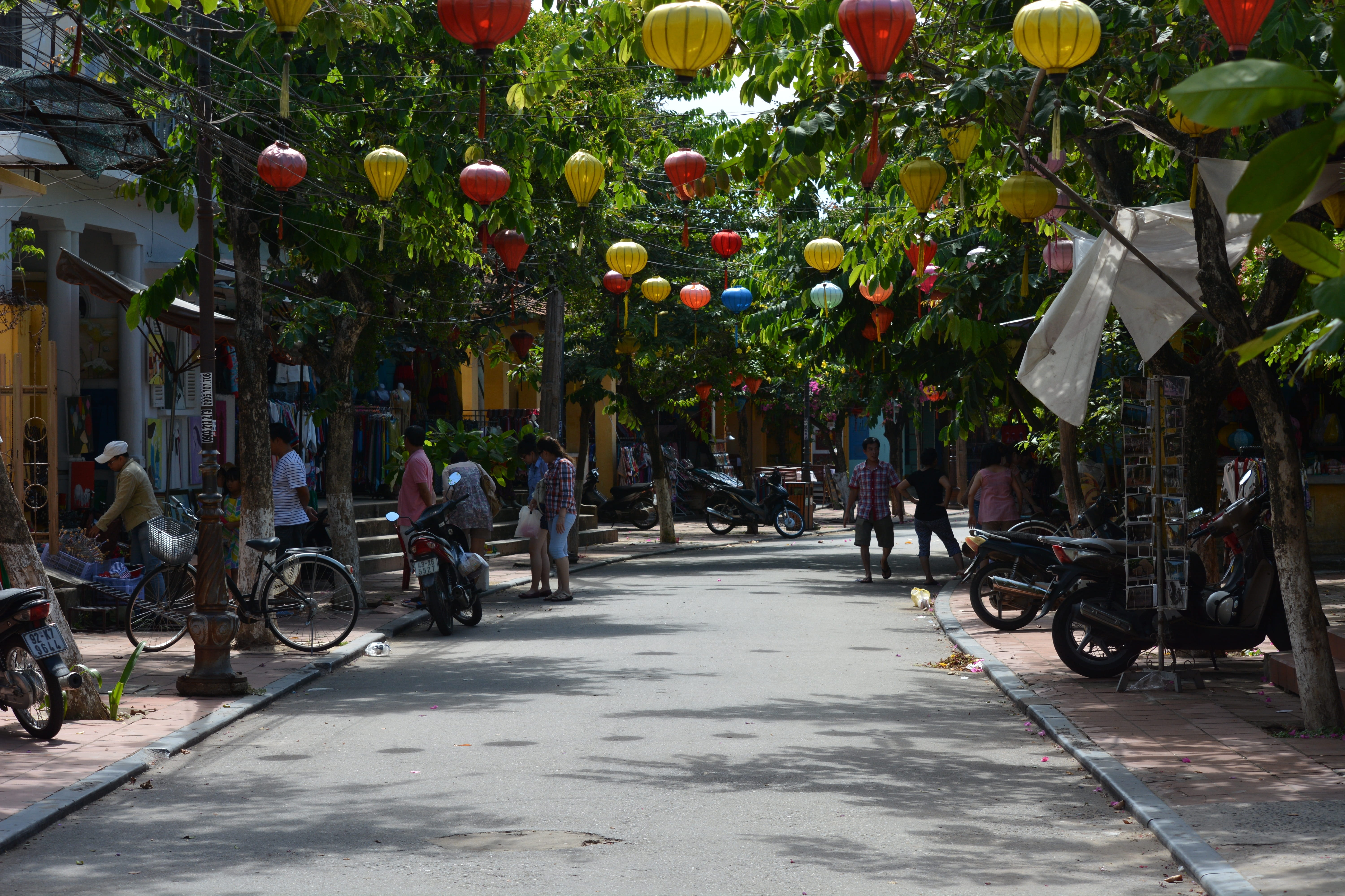 5K, lampignon, day, street, the way forward, lantern, built structure, tree, incidental people, outdoors, land vehicle, lighting equipment, road, vietnam, HD Wallpaper