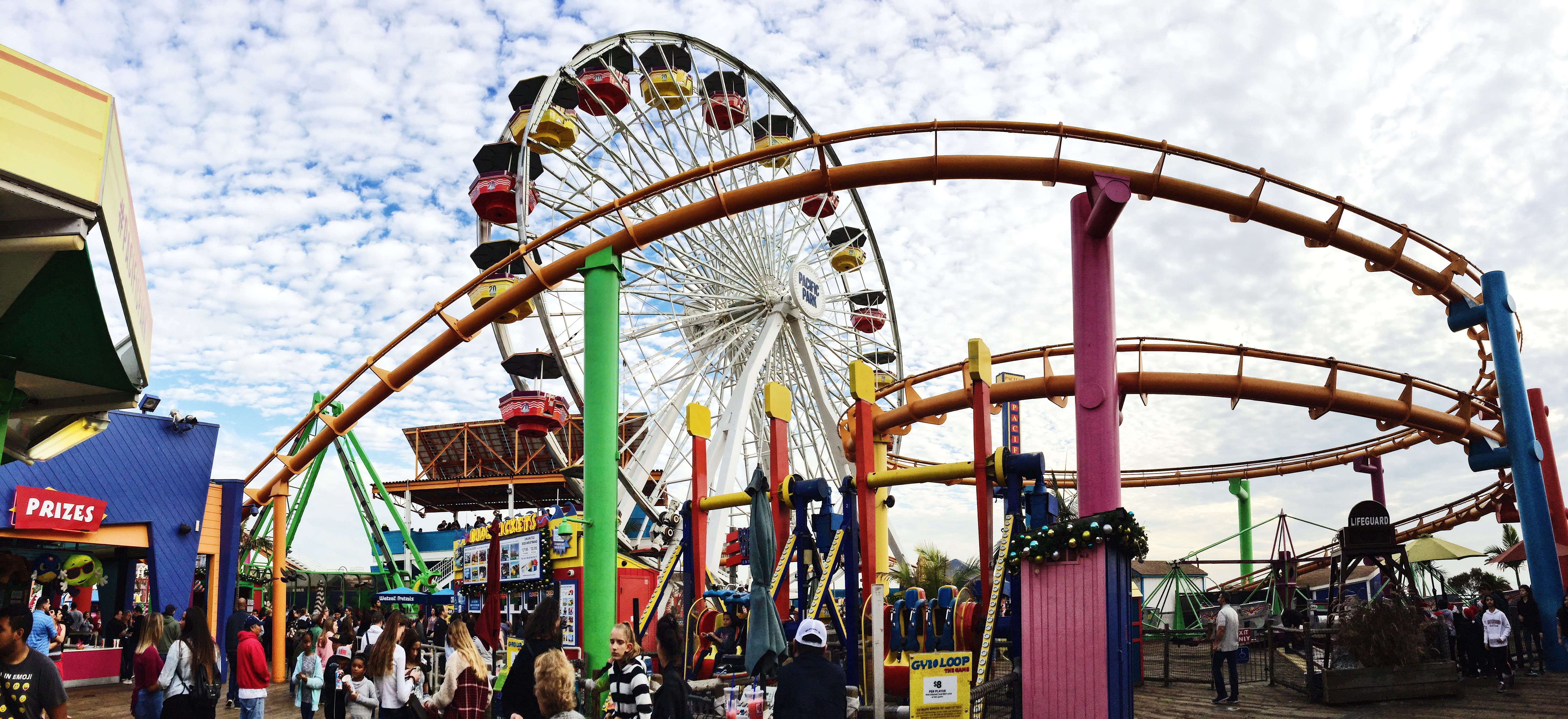 5K, amusement park, panorama, leisure activity, fairground, day, real people, group of people, ferris wheel, rollercoaster, themepark, architecture, pier, HD Wallpaper