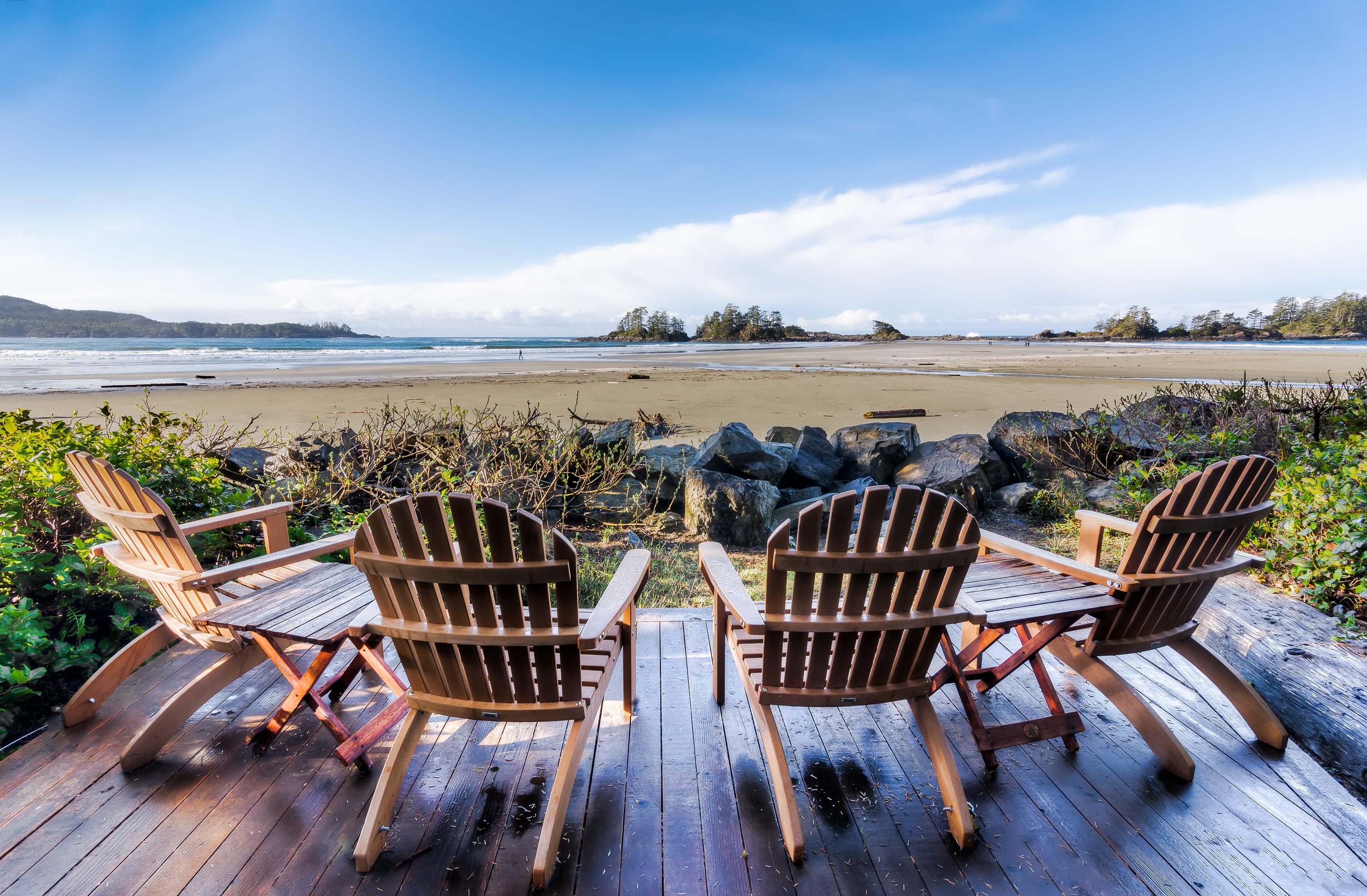tofino, wood, sky, dining table, no people, land, porch, flora, furniture, four, wood - material, empty, vase, outdoors, table, water, bench, deck, hotel, HD Wallpaper