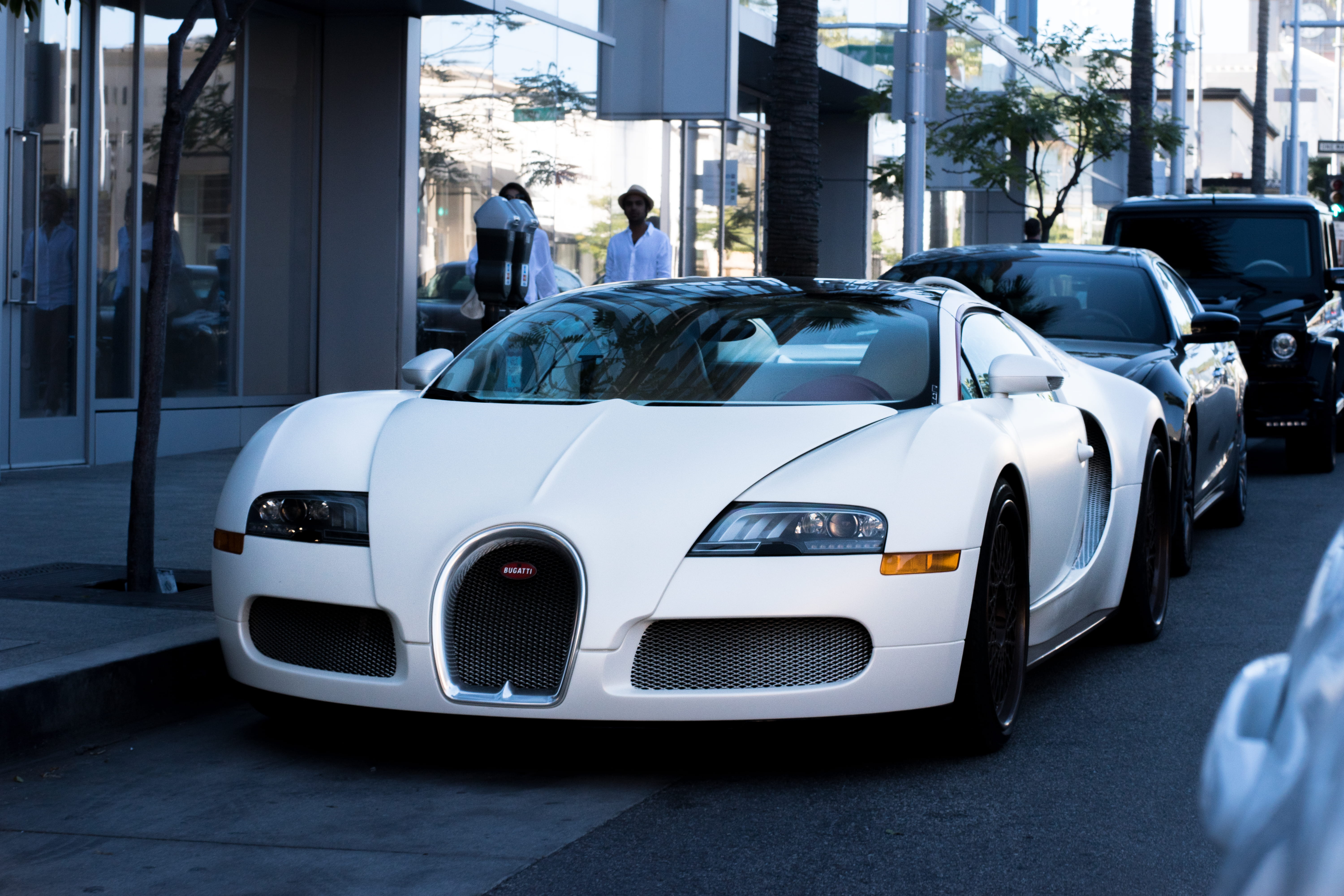 road, day, 5K, street, mode of transportation, land vehicle, transportation, car, city, motor vehicle, rodeo drive, parking, wealth, outdoors, incidental people, HD Wallpaper