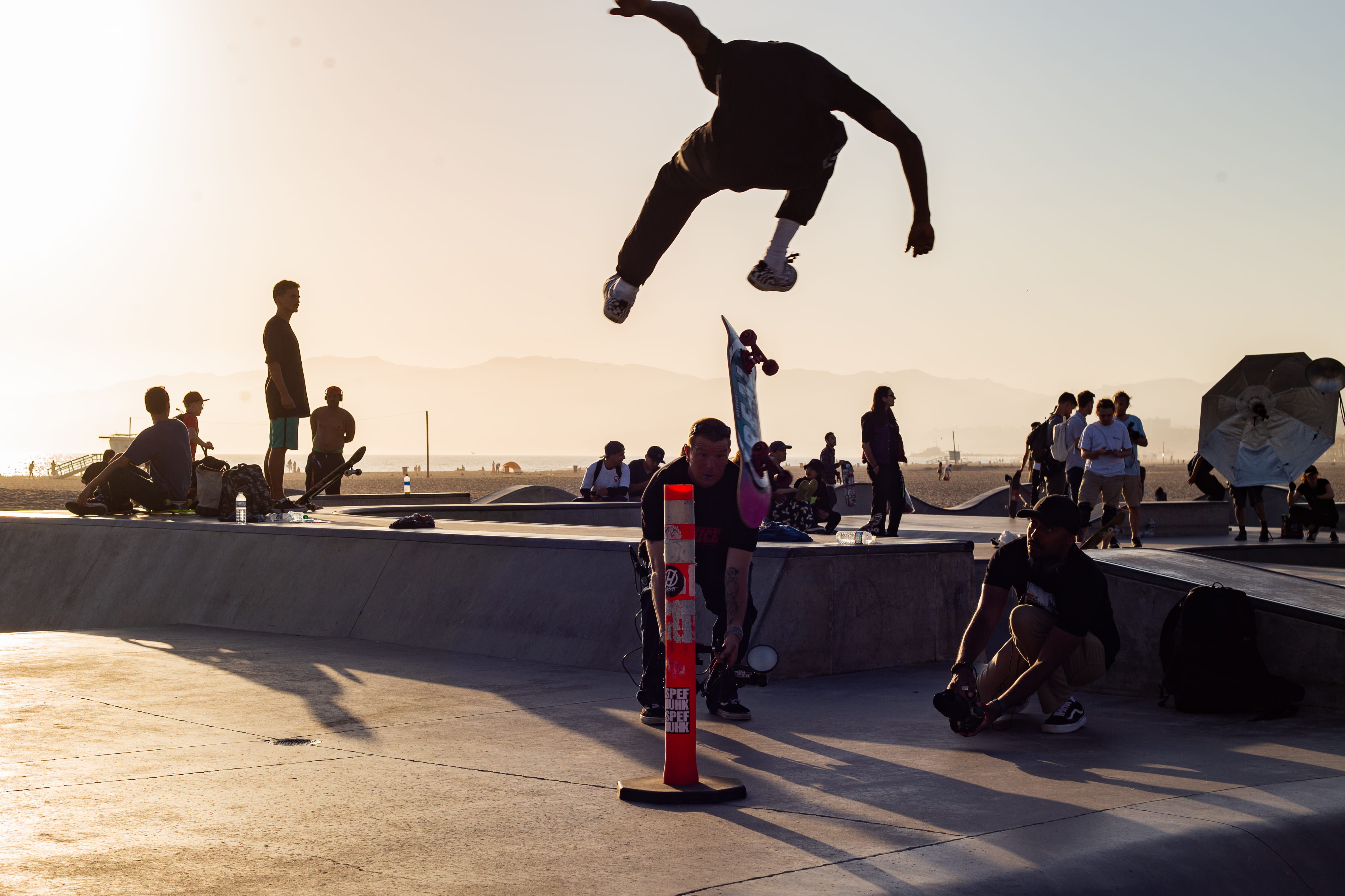 sunset, skate, group of people, sky, women, california, venice skate park, outdoors, sunlight, skateboard, venice, los, crowd, la, leisure activity, los angeles, HD Wallpaper