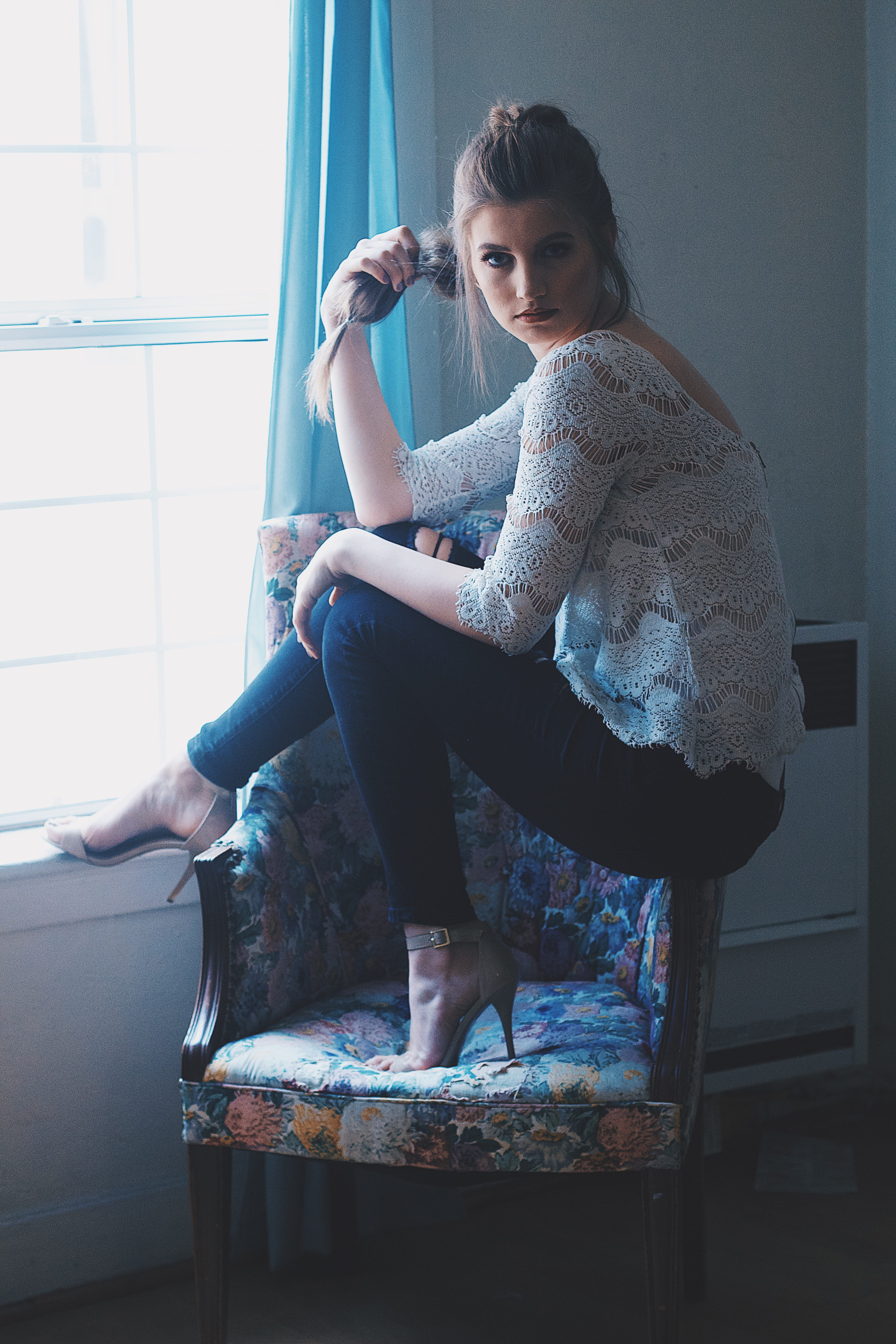 model, indoors, contemplation, one person, day, human, chair, seat, los angeles, 5K, clothing, fashion, hairstyle, supermodel, beautiful woman, adult, Phone HD Wallpaper