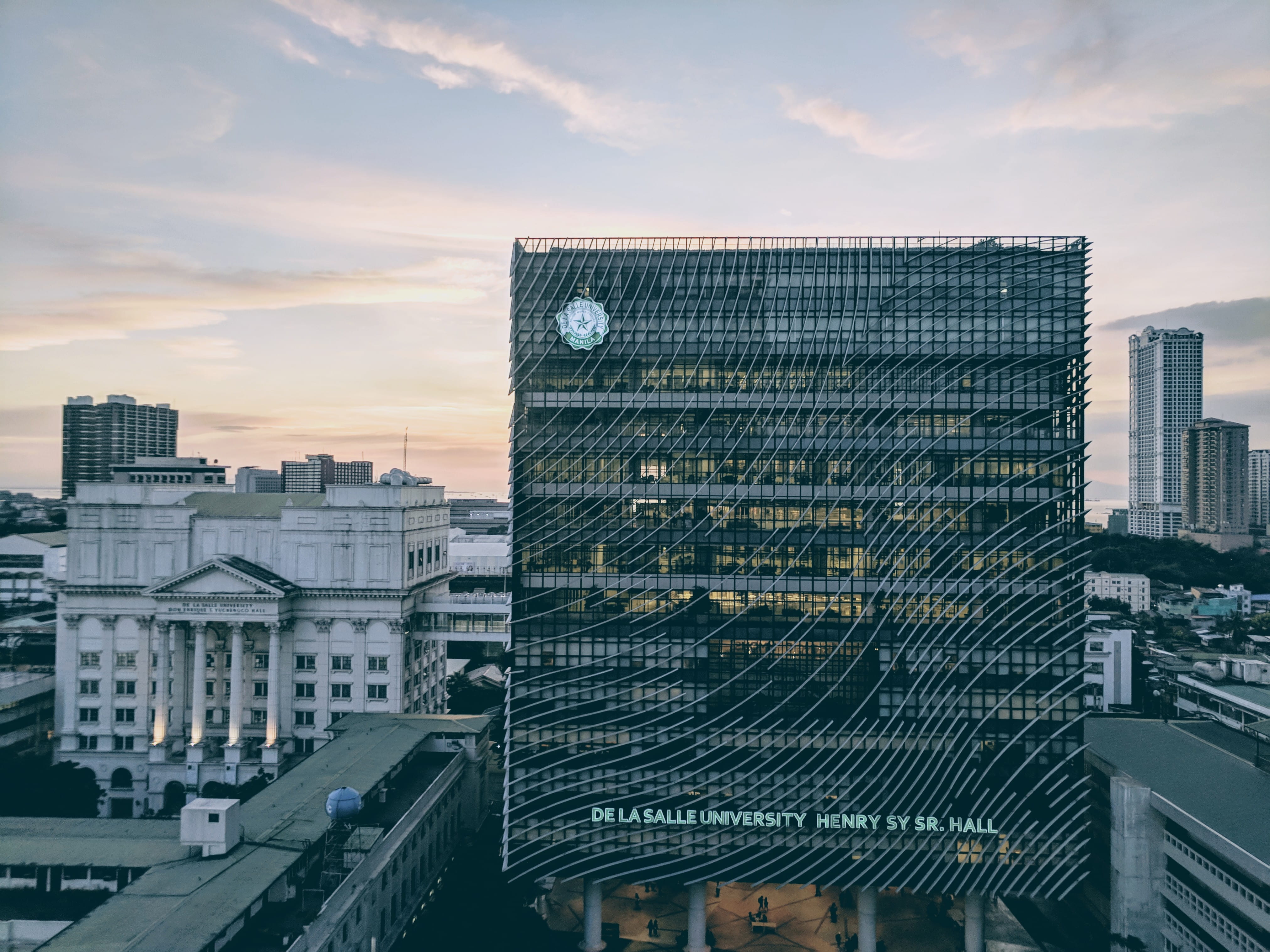 cloud - sky, no people, high angle view, salle, sky, sr, structure, cityscape, nature, university, tall - high, modern, office building exterior, day, photography, HD Wallpaper