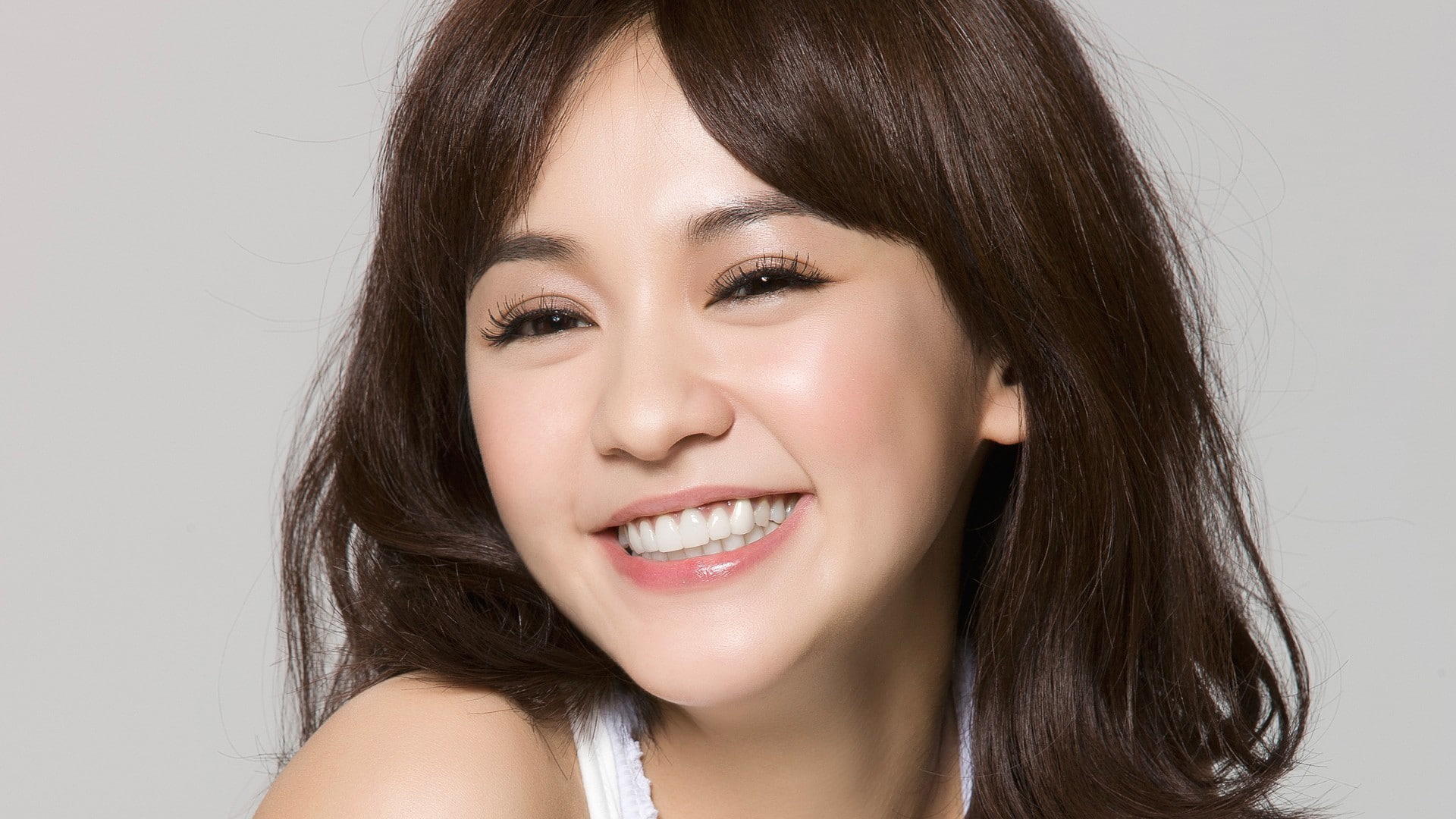teeth, smiling, hair, young adult, close-up, brunette, 1080P, brown eyes, positive emotion, women, one person, toothy smile, headshot, human face, indoors, HD Wallpaper