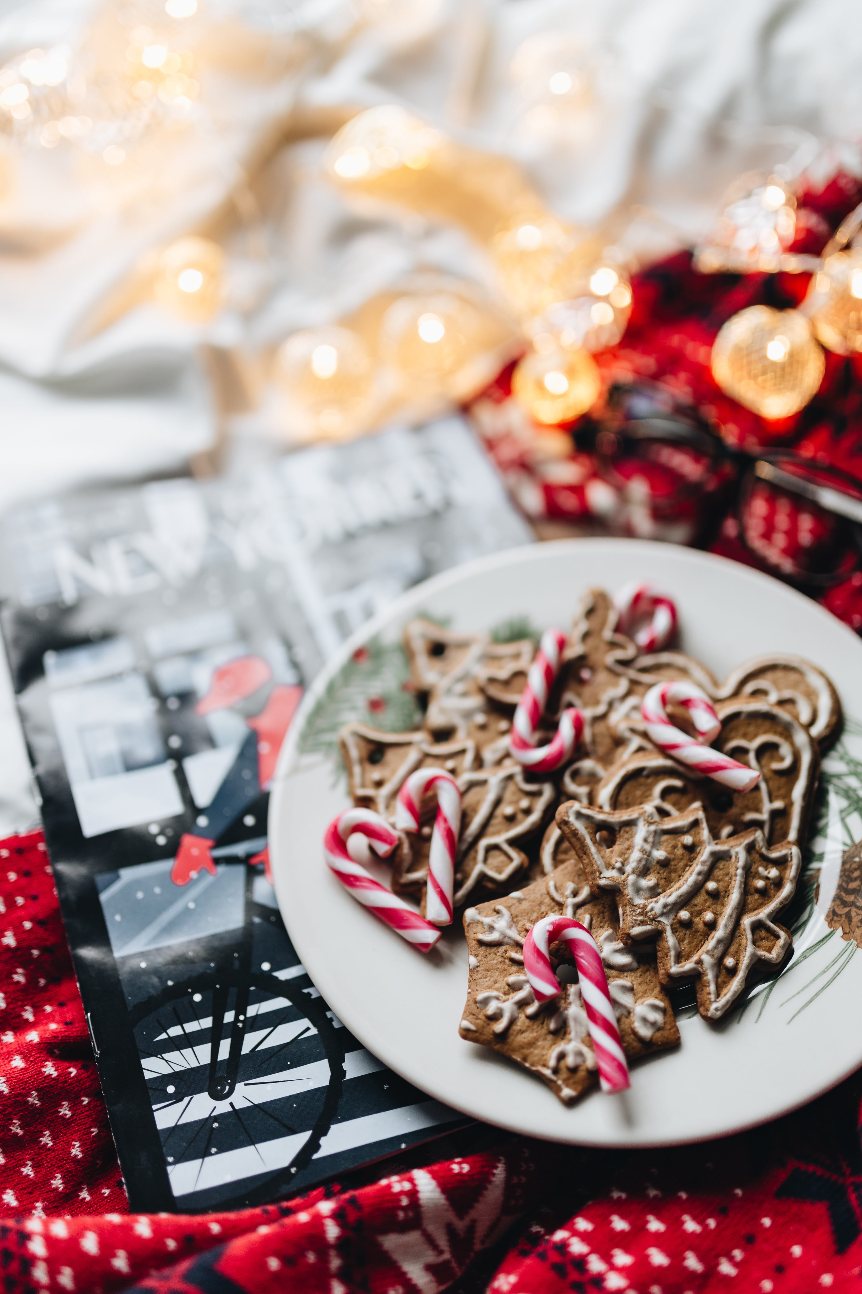 festive, decoration, december, 5K, cookie, cookies, christmas ornament, still life, sweet, baked, table, plate, ready-to-eat, sweet food, close-up, high angle view, Phone HD Wallpaper