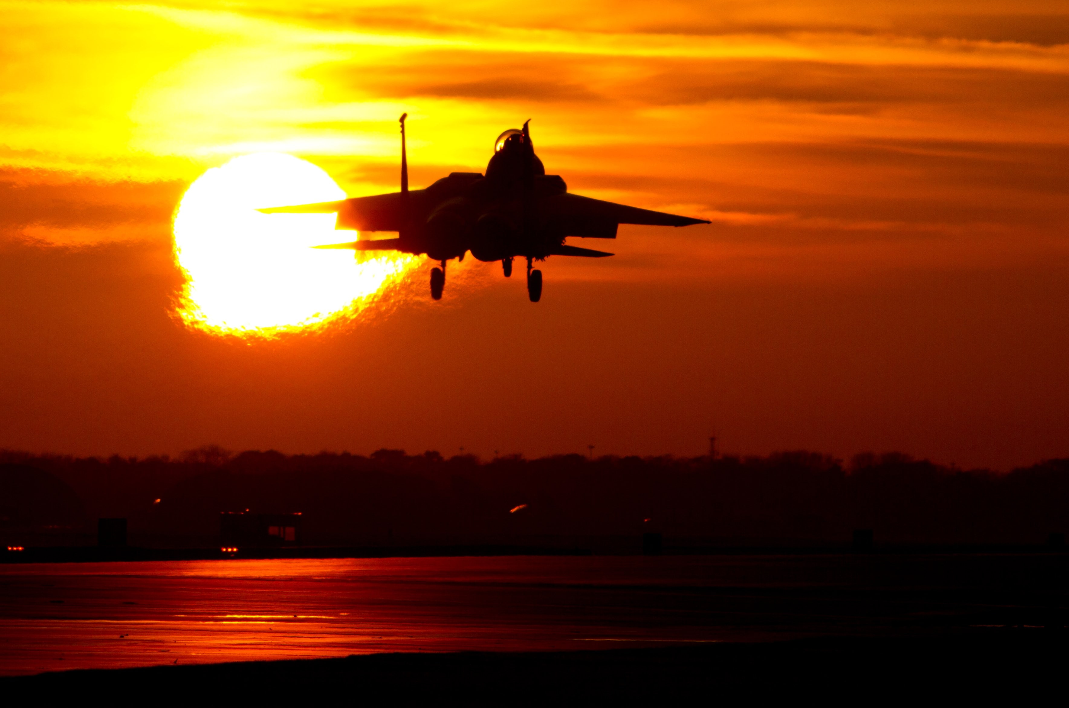 mode of transportation, silhouette, helicopter, mid-air, flying, airplane, water, nature, military, sunset, landing - touching down, aerospace industry, HD Wallpaper