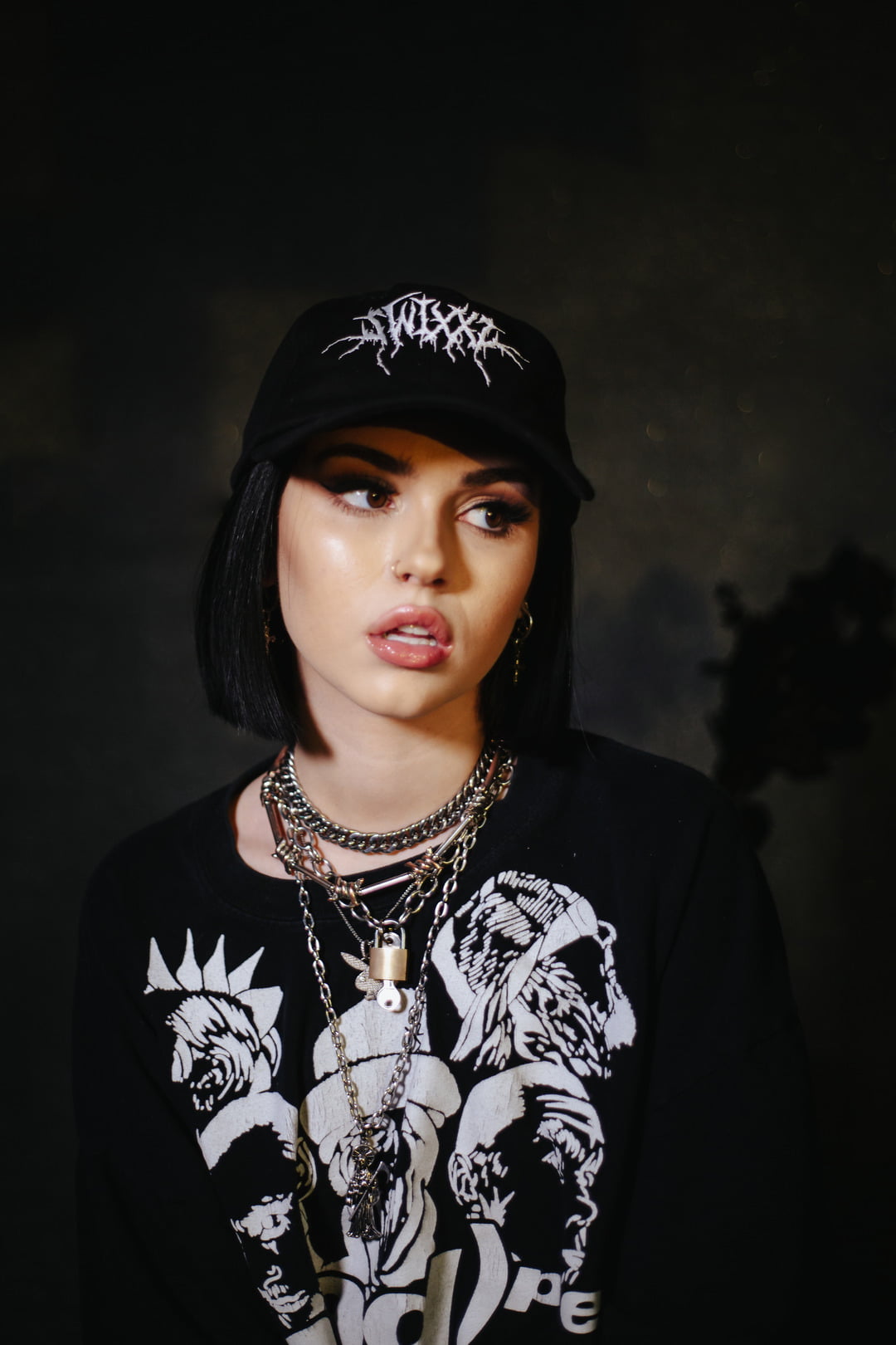 singer, Maggie Lindemann, 720P, short hair, brunette, women, black clothing, dark hair, Phone HD Wallpaper