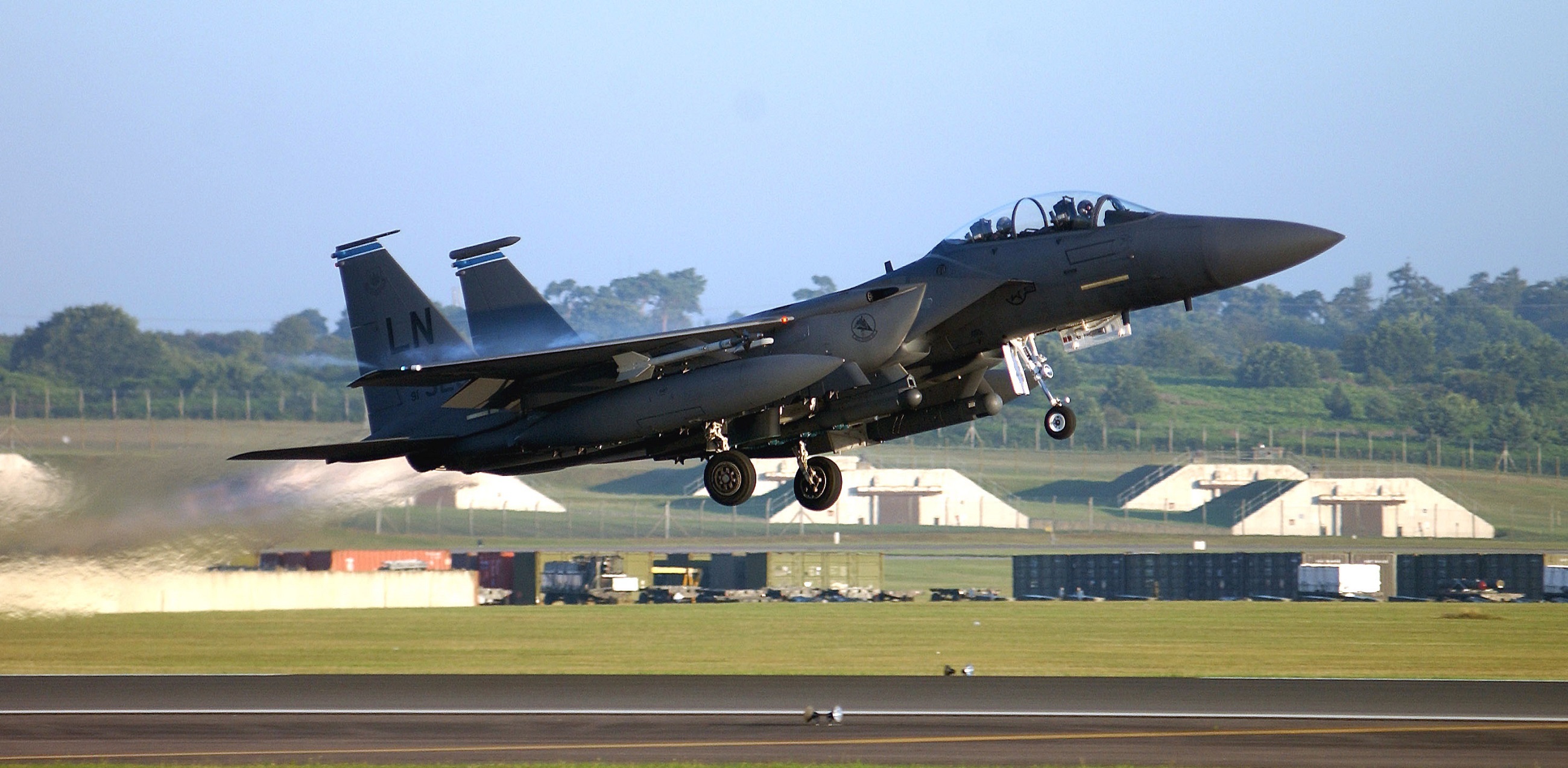 landing - touching down, runway, arrival, aerospace industry, black, day, military, f-15, 2K, strike eagle, government, fighter, air vehicle, airport runway, HD Wallpaper