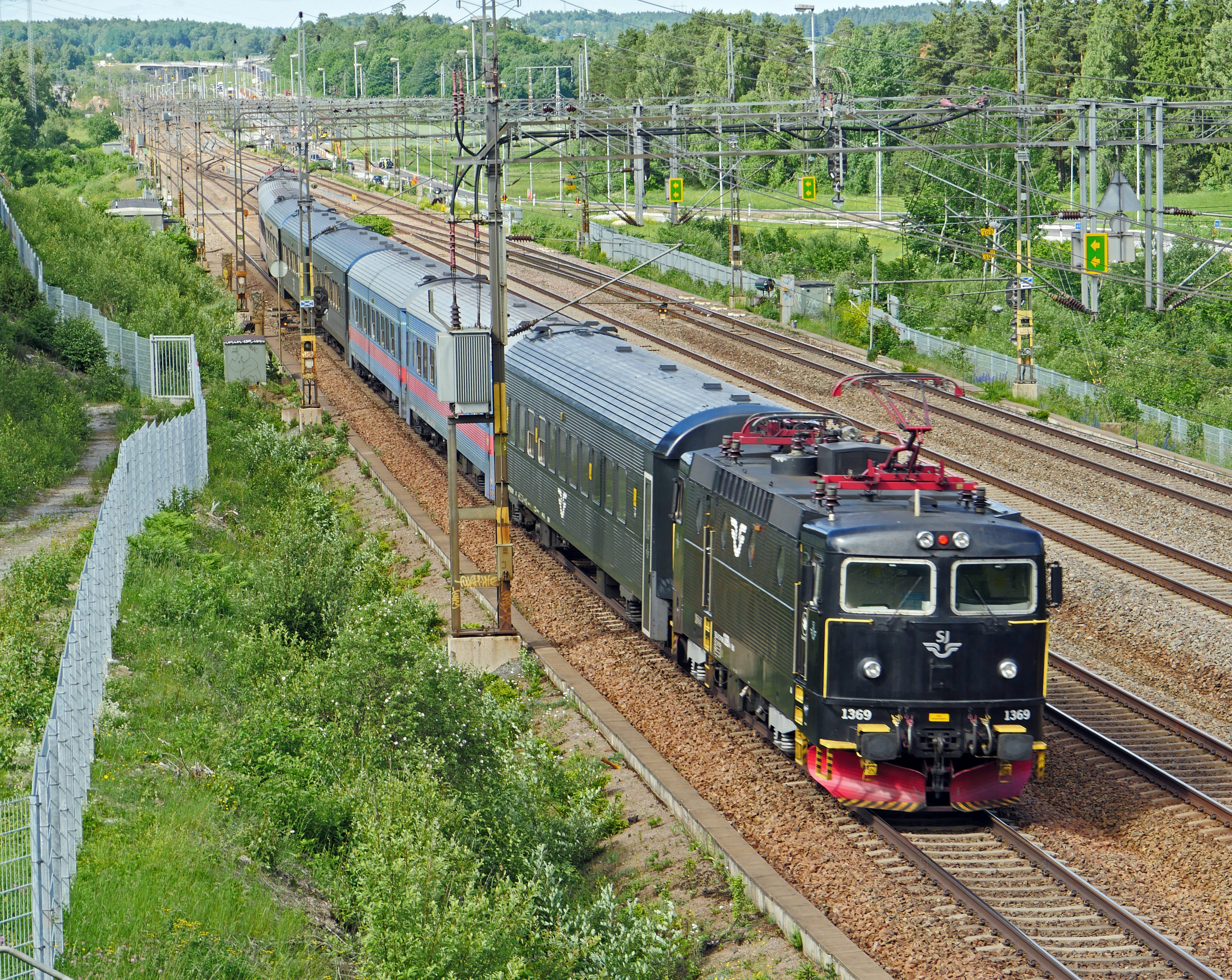 sweden, land vehicle, plant, train - vehicle, 4K, track link, commuter train, motion, transportation, train, swedish state railways, railroad track, on the move, HD Wallpaper