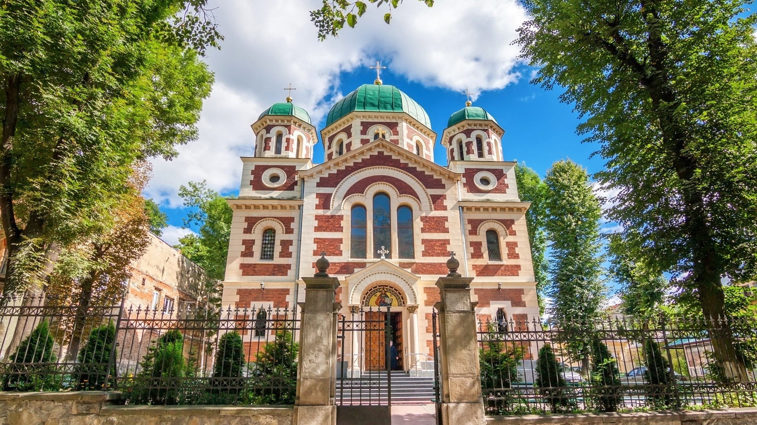 nature, facade, building, fence, gates, belief, religion, clouds, cloud - sky, dome, Lviv, low angle view, 2K, building exterior, day, sky, plant, trees, HD Wallpaper