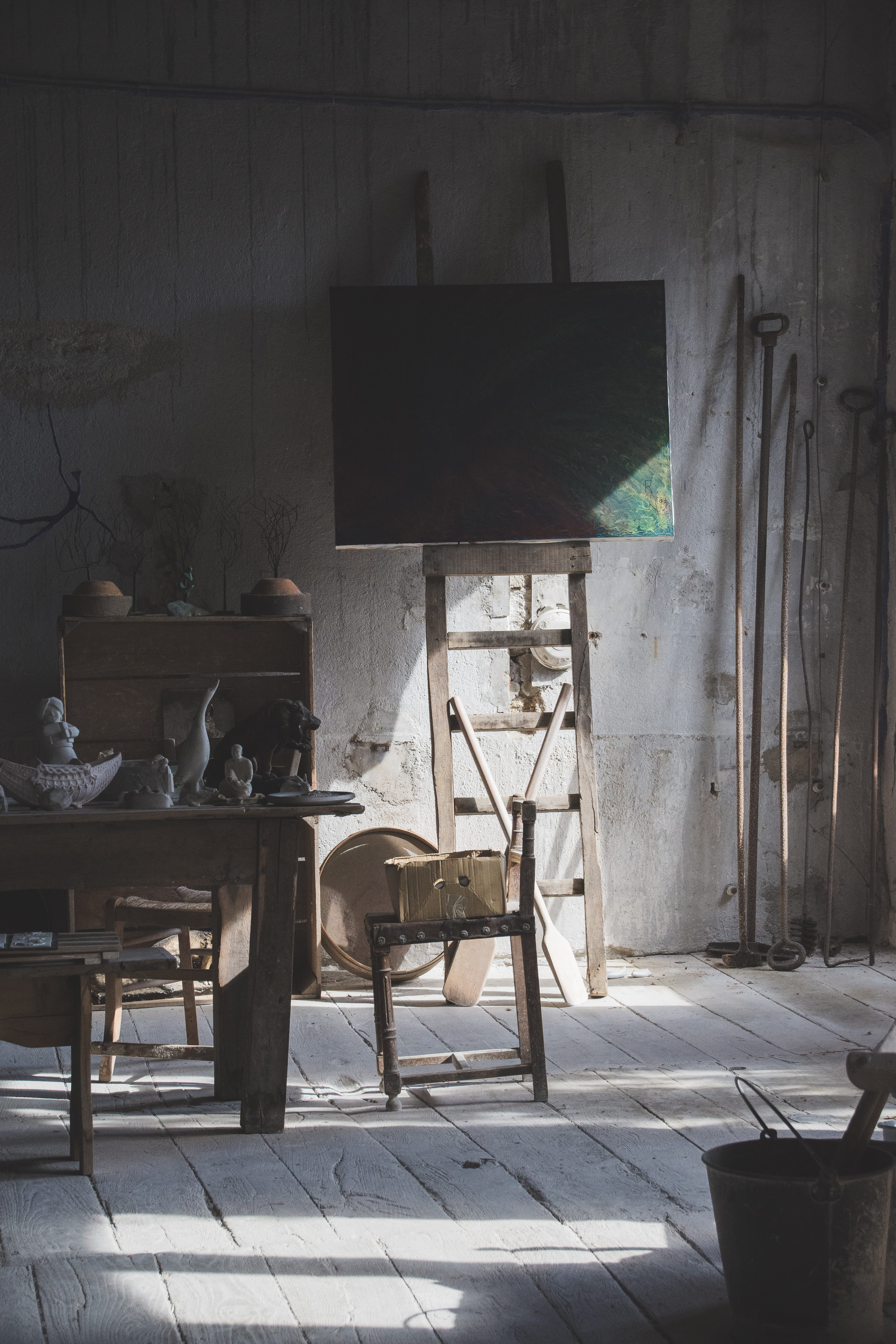 chair, built structure, art studio, setting, easel, building, easle, room, moody, table, indoors, brown, old, day, antique, wood - material, 5K, studio, Phone HD Wallpaper