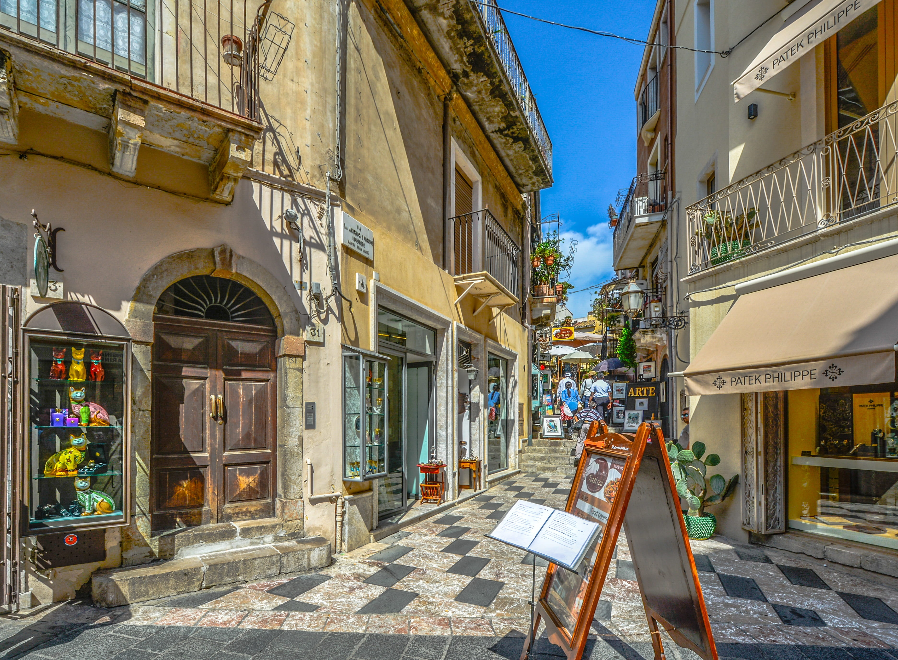 transportation, outdoors, direction, street, building, the street, 2K, shop, wooden, easel, sky, town, sunlight, mediterranean, taormina, alley, city, HD Wallpaper
