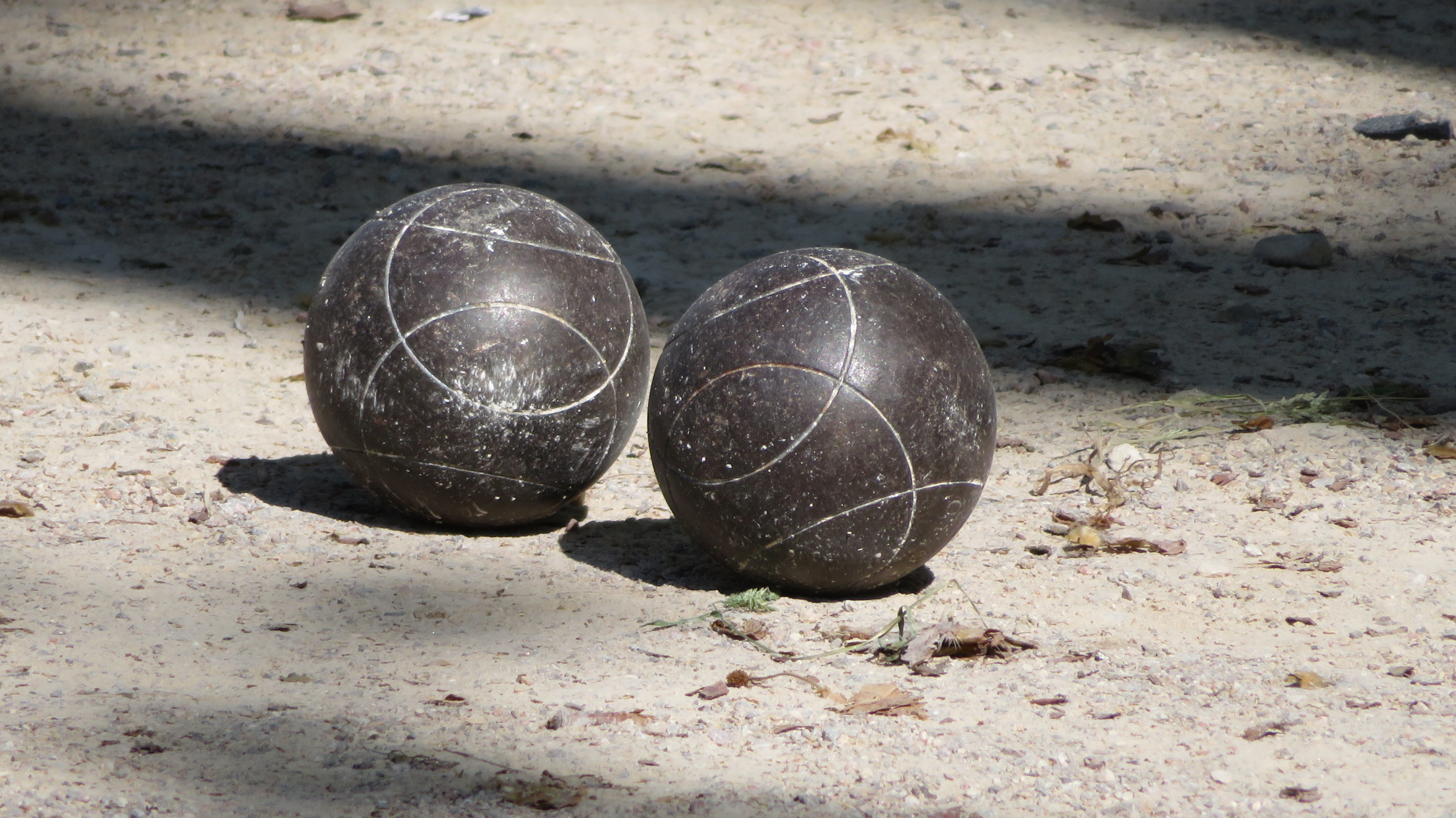 sport, high angle view, 5K, day, silver, old, Balls, sunlight, metal, pleasure, pastime, concrete, Boule, dirt, land, still life, indoors, nature, outdoors, HD Wallpaper