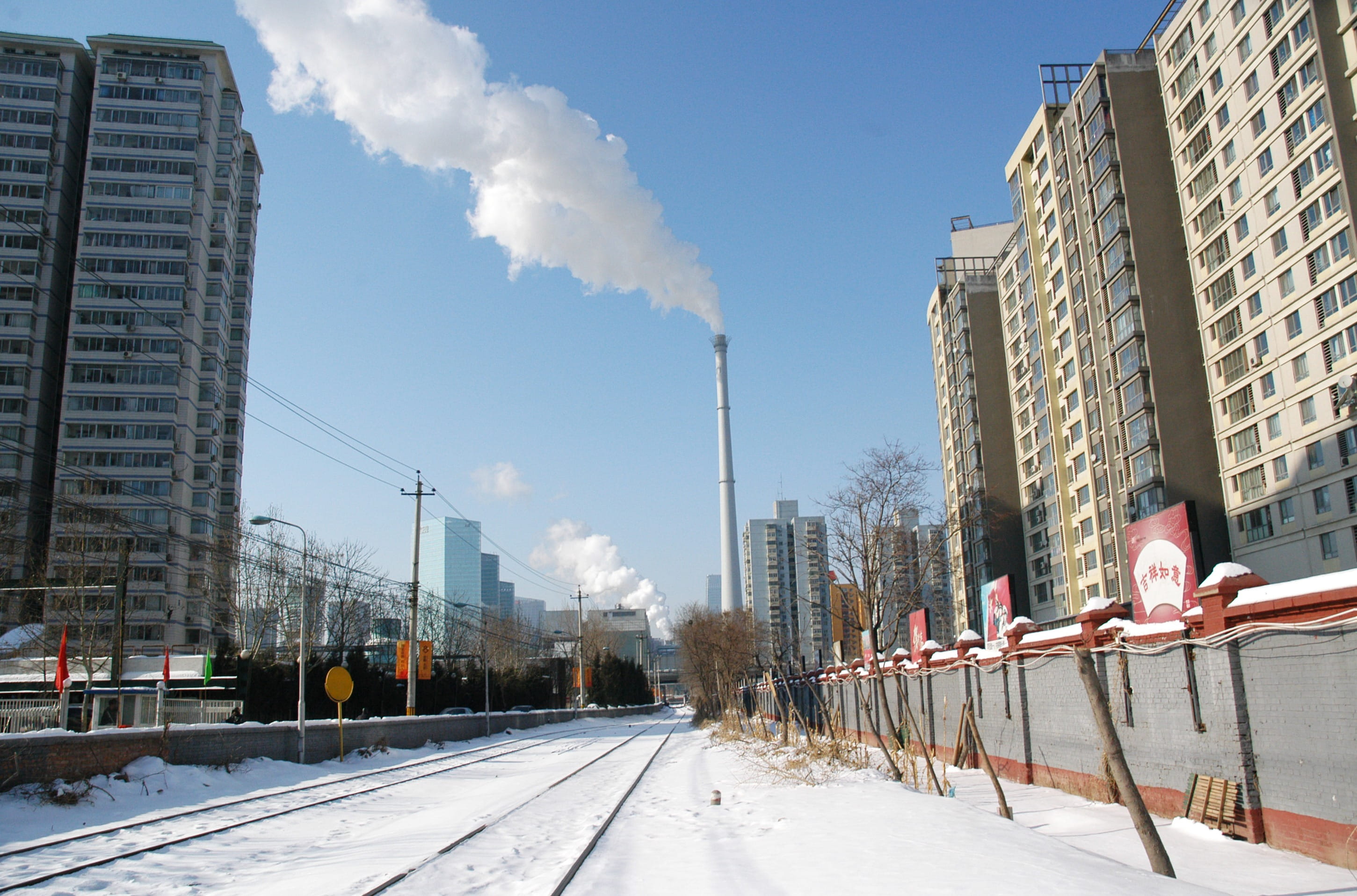 sky, urban Scene, chimney, cold temperature, environmental issues, 2K, chemical, steam, pollution, railroad Track, snow, power, occupation, winter, toxicity, HD Wallpaper
