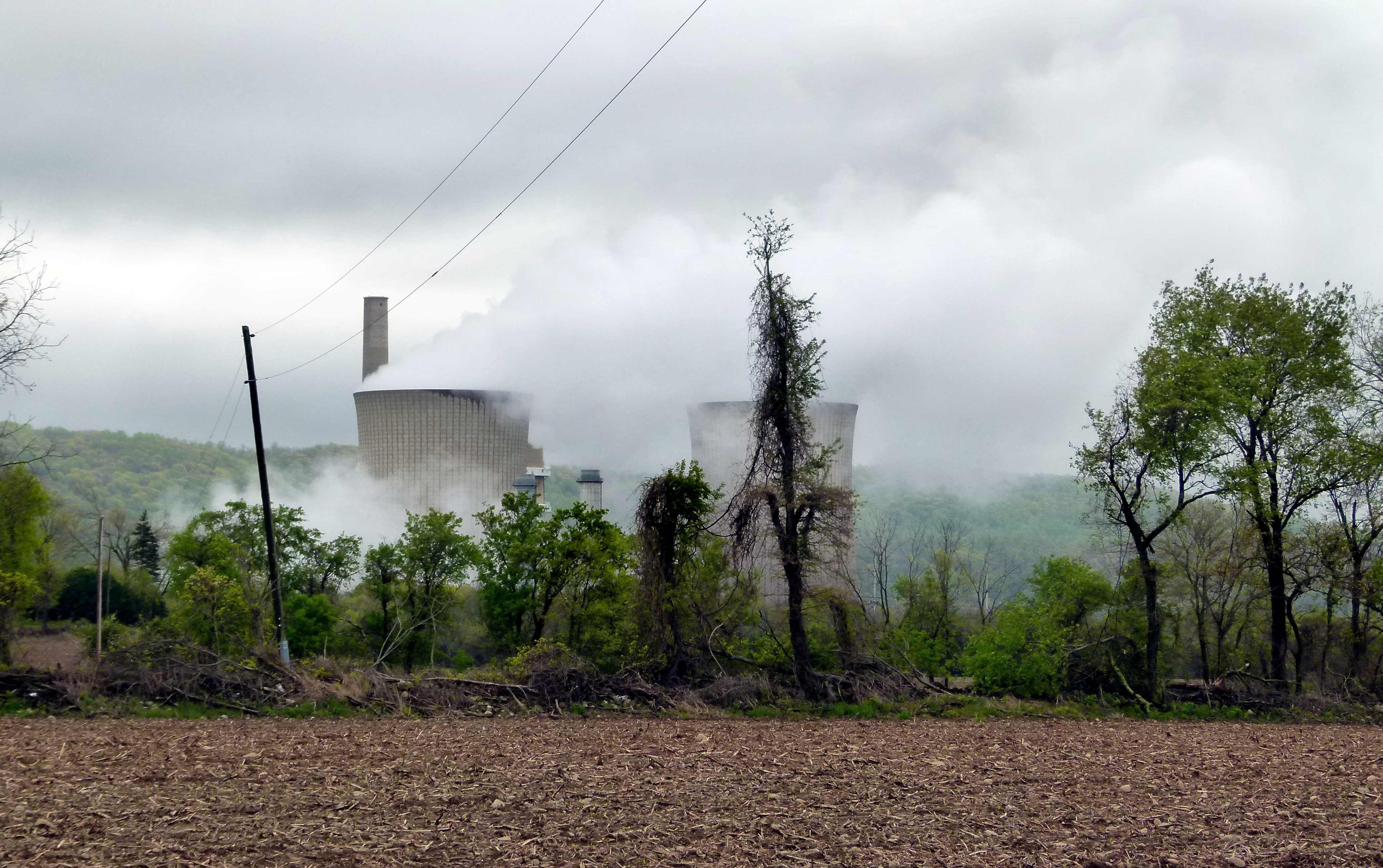 environmental issues, smoke, ominous, built structure, environment, cloud - sky, fog, industry, industrial, electricity, plant, environmental, cooling, HD Wallpaper