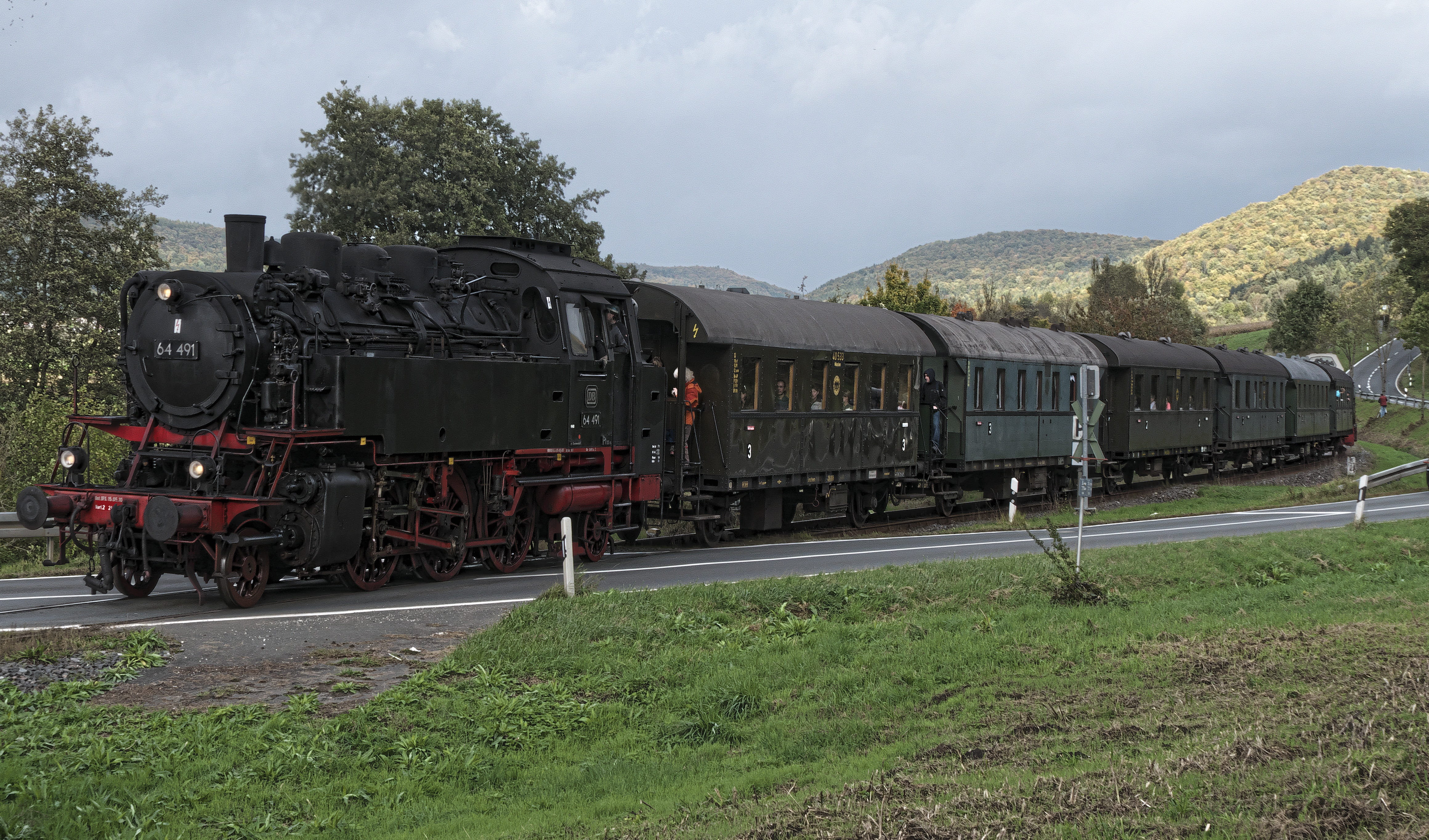 locomotive, steam, tank locomotive, outdoors, passenger train, water vapor, 4K, travel, cloud - sky, mode of transportation, track, railway, operation of the museum, HD Wallpaper