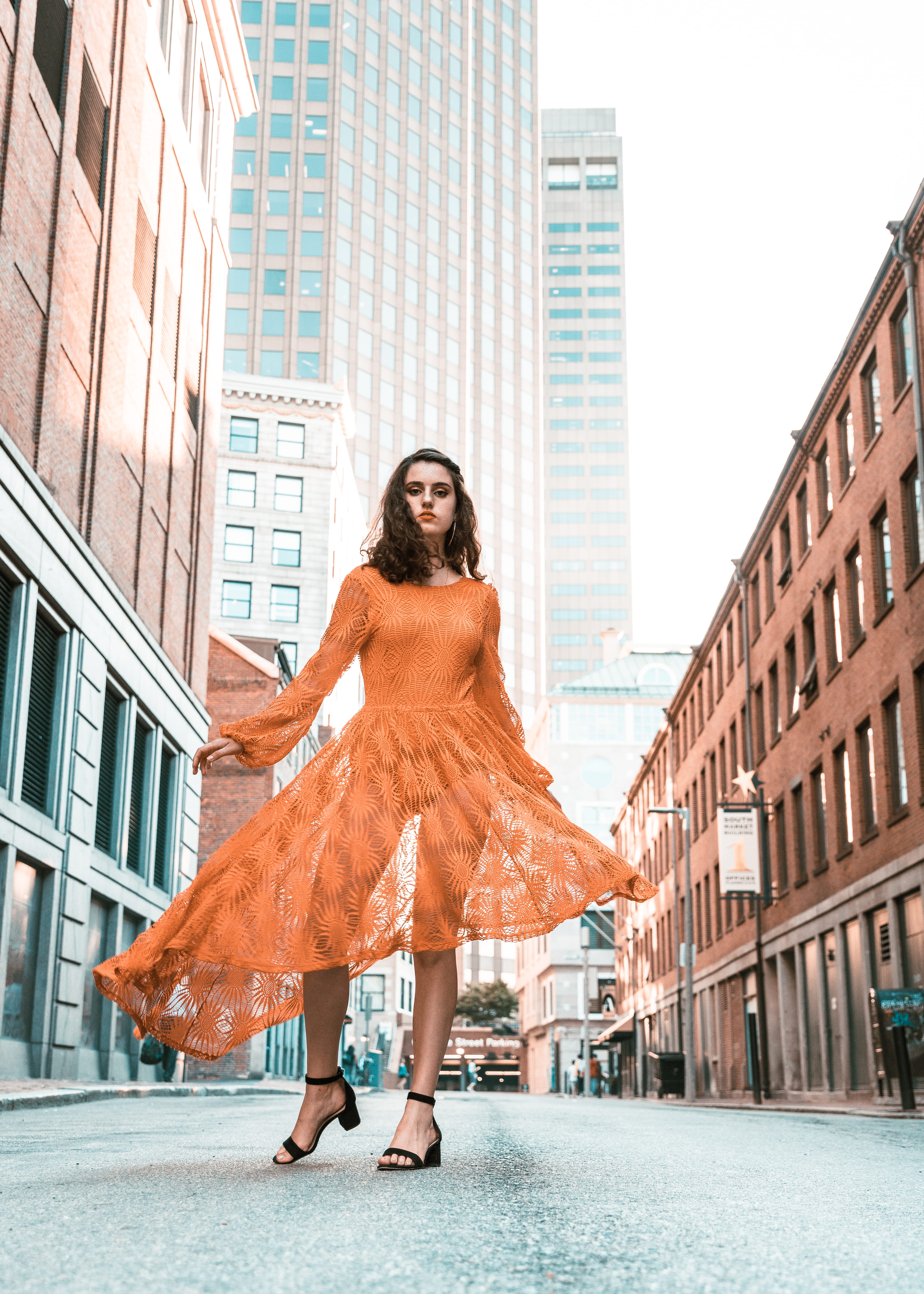 young women, wall, lifestyles, model, building exterior, standing, building, photography, women, one person, office building exterior, middle, young adult, Phone HD Wallpaper
