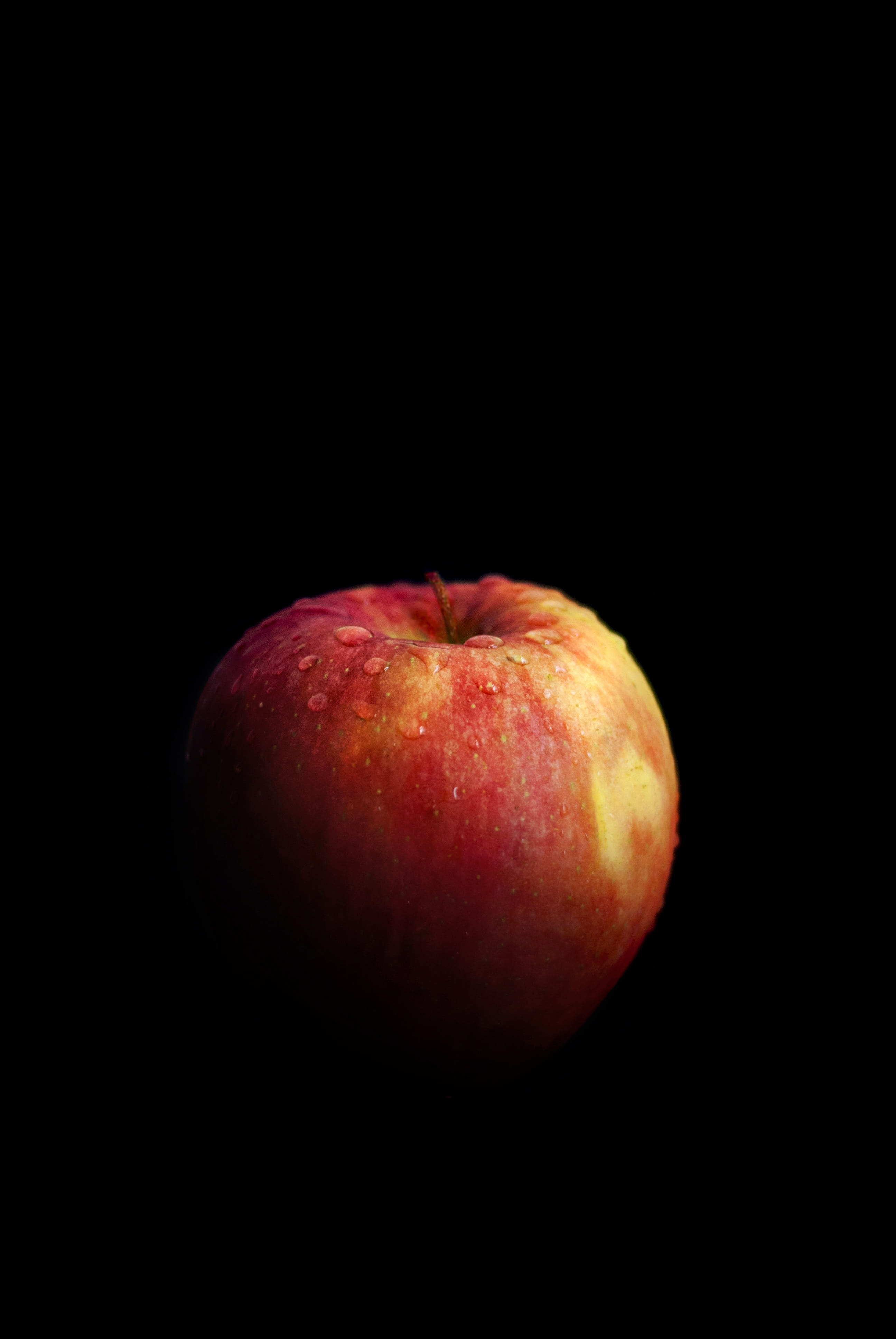 fruit, healthy lifestyle, cut out, black background, studio shot, negativespace, still life, temptation, food and drink, single object, s, ripe, 4K, apple, Phone HD Wallpaper