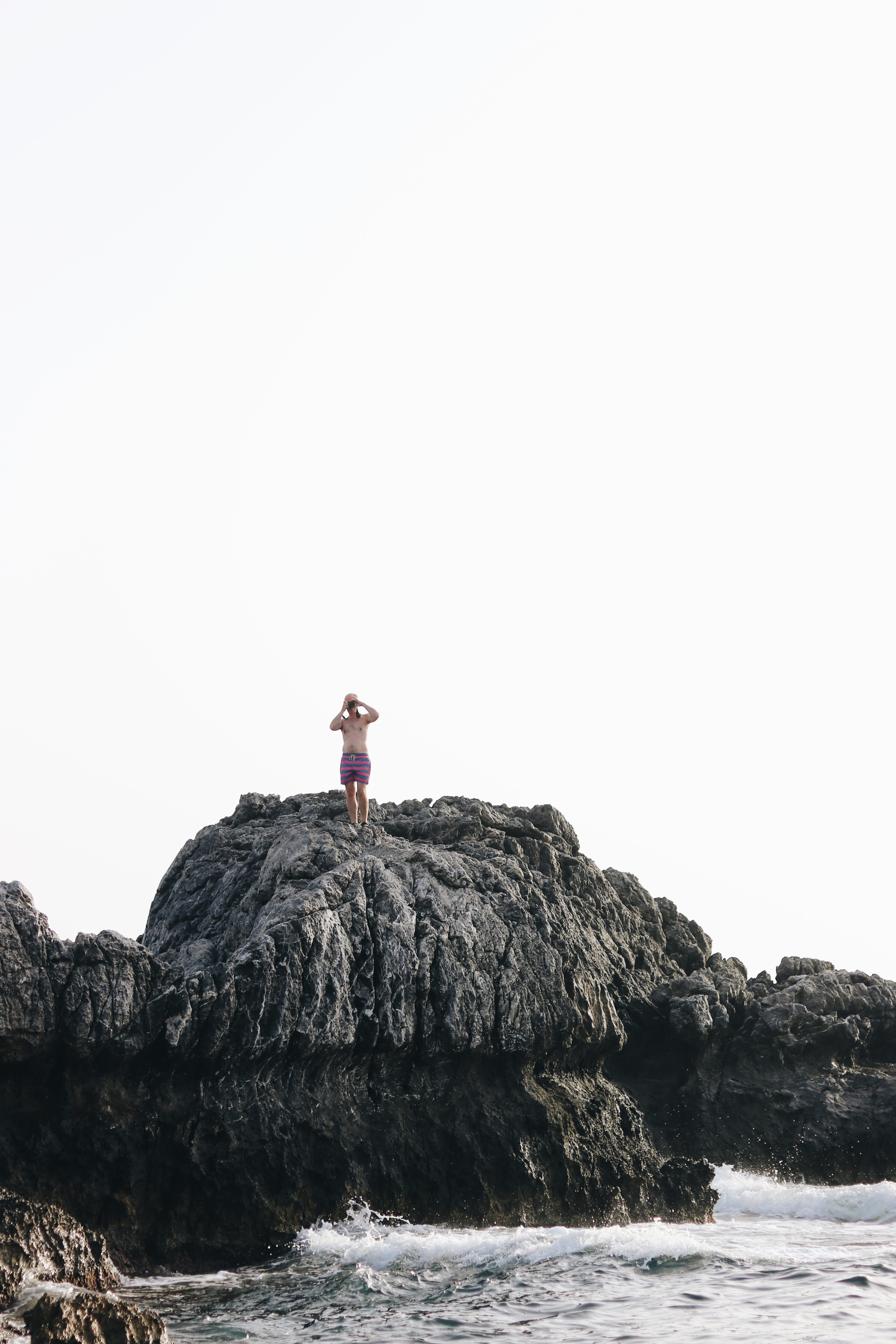 day, beauty in nature, scenics - nature, cove, male, person, sea, copy space, solid, lookout, real people, cliff, sky, leisure activity, lifestyles, man, Phone HD Wallpaper