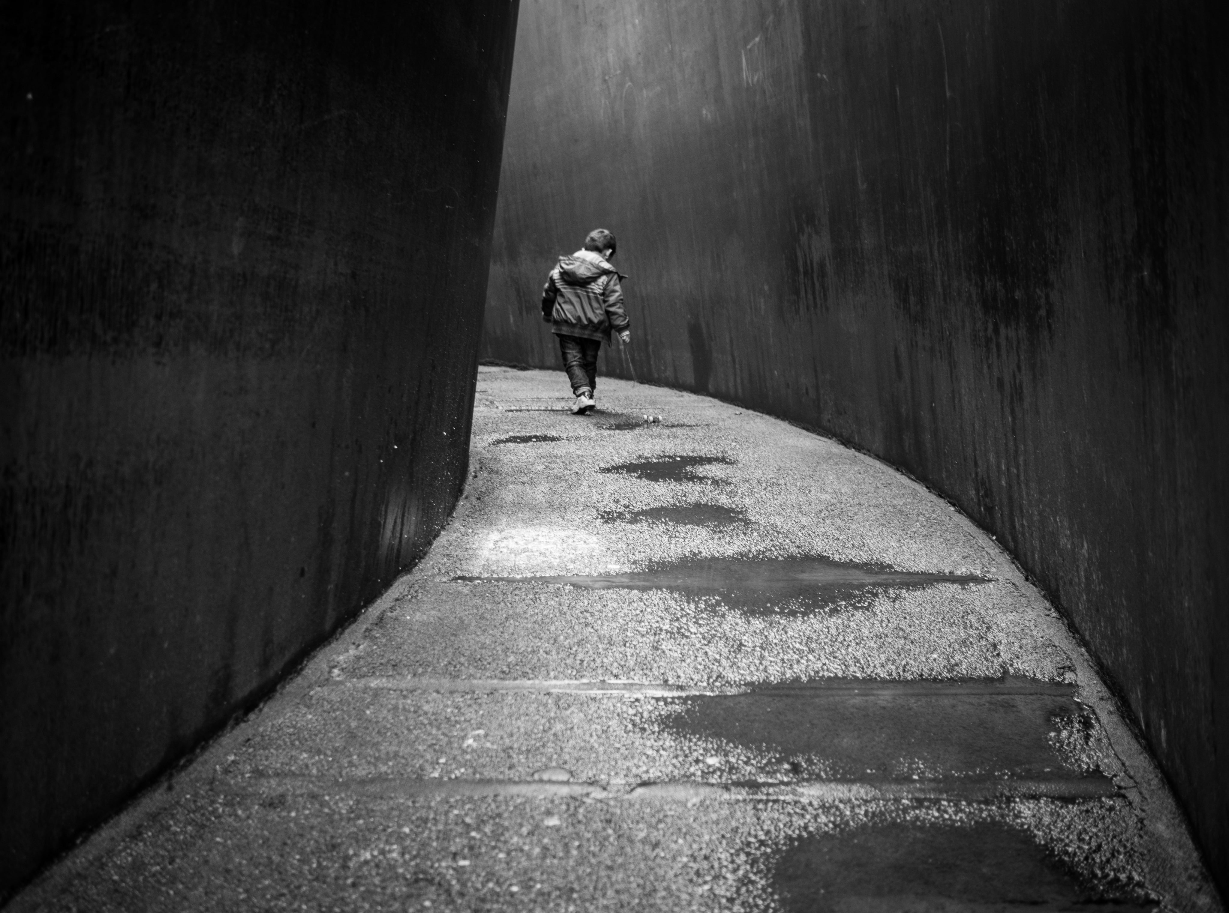 outdoors, City, Architecture, lifestyles, solitude, interestingness, Light, grayscale, Black and White, standing, 4K, Switzerland, full length, real people, HD Wallpaper