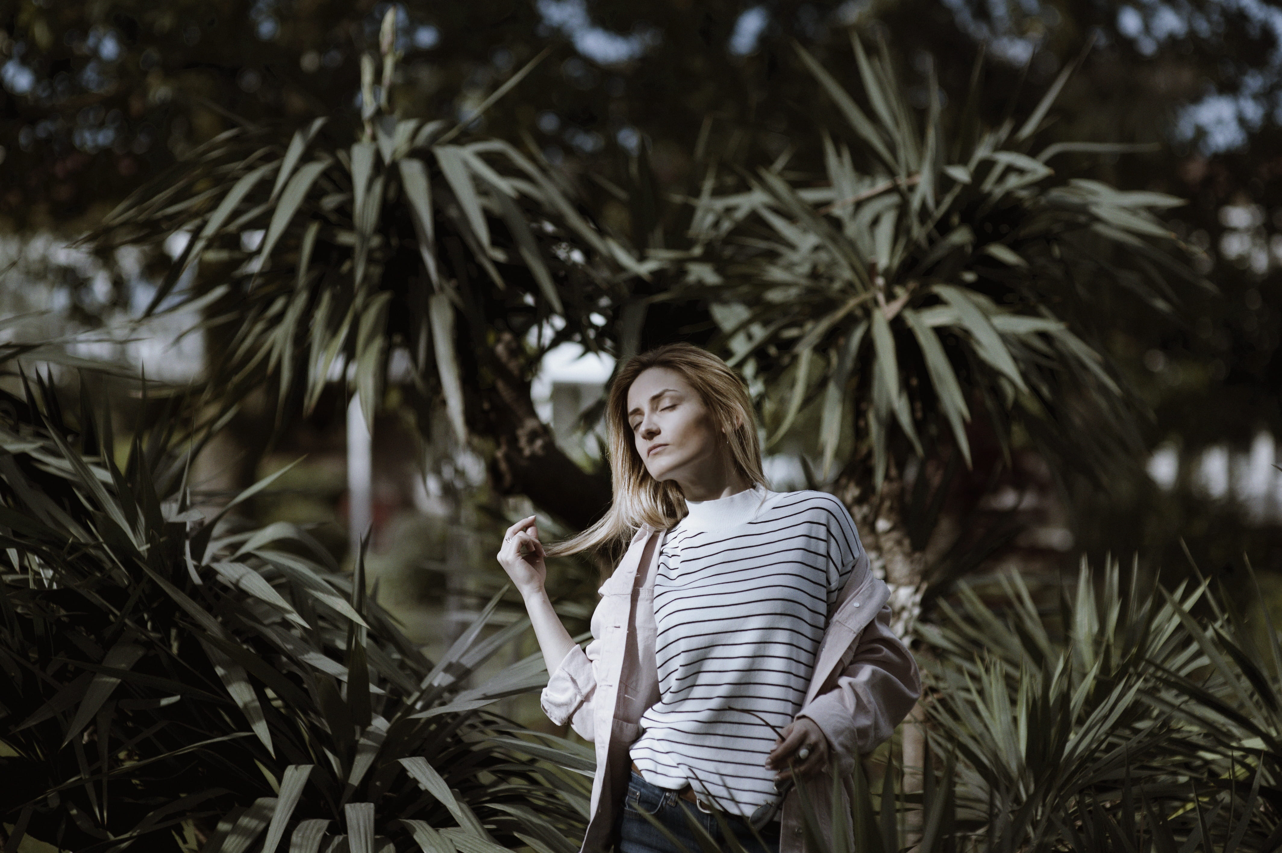 trees, outdoors, day, hairstyle, 4K, contemplation, real people, casual clothing, closing, caucasian Ethnicity, nature, focus on foreground, plant, young adult, HD Wallpaper
