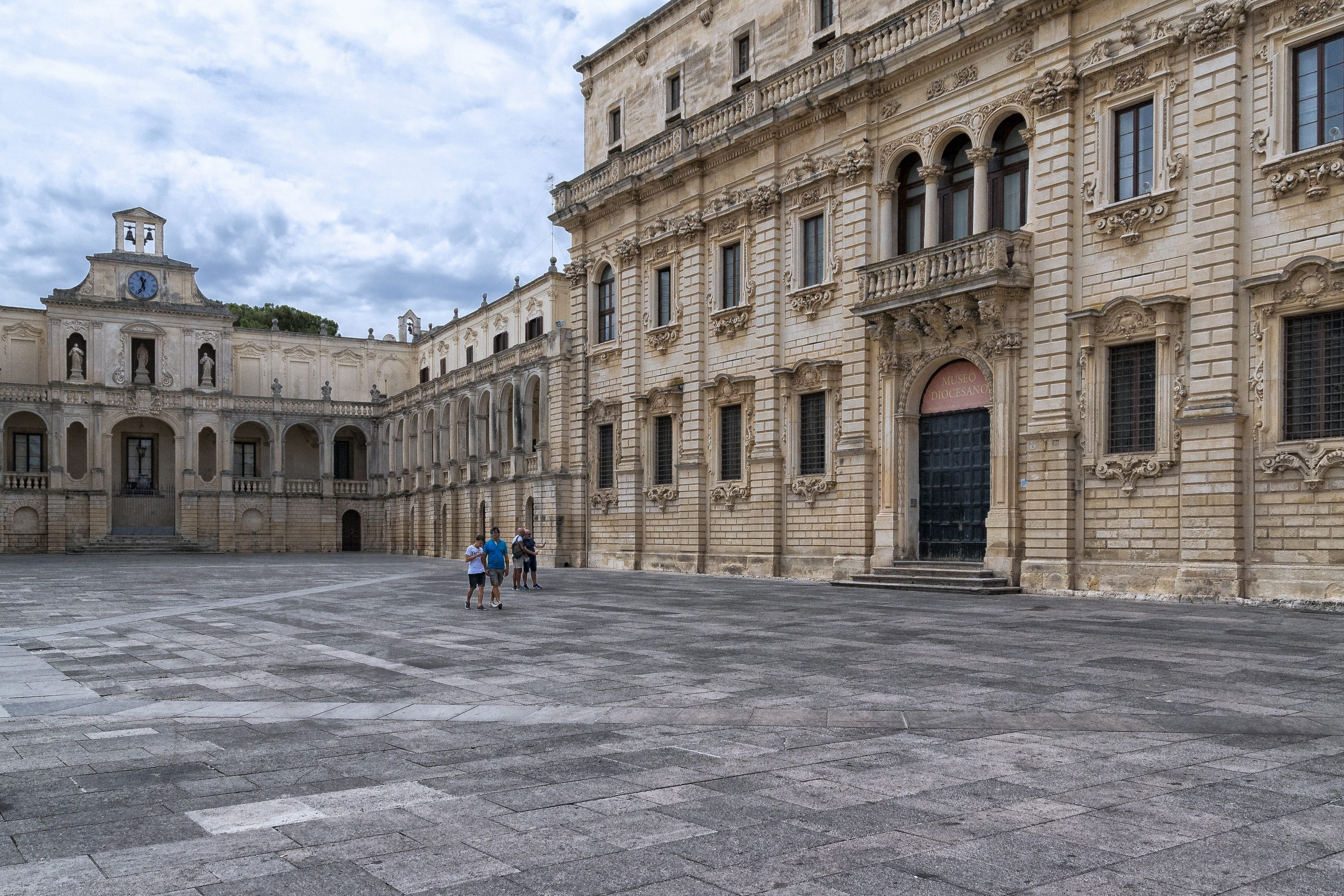 cloud - sky, downtown, historical centre, people, walking, building, history, 2K, built structure, the past, travel destinations, sky, incidental people, HD Wallpaper