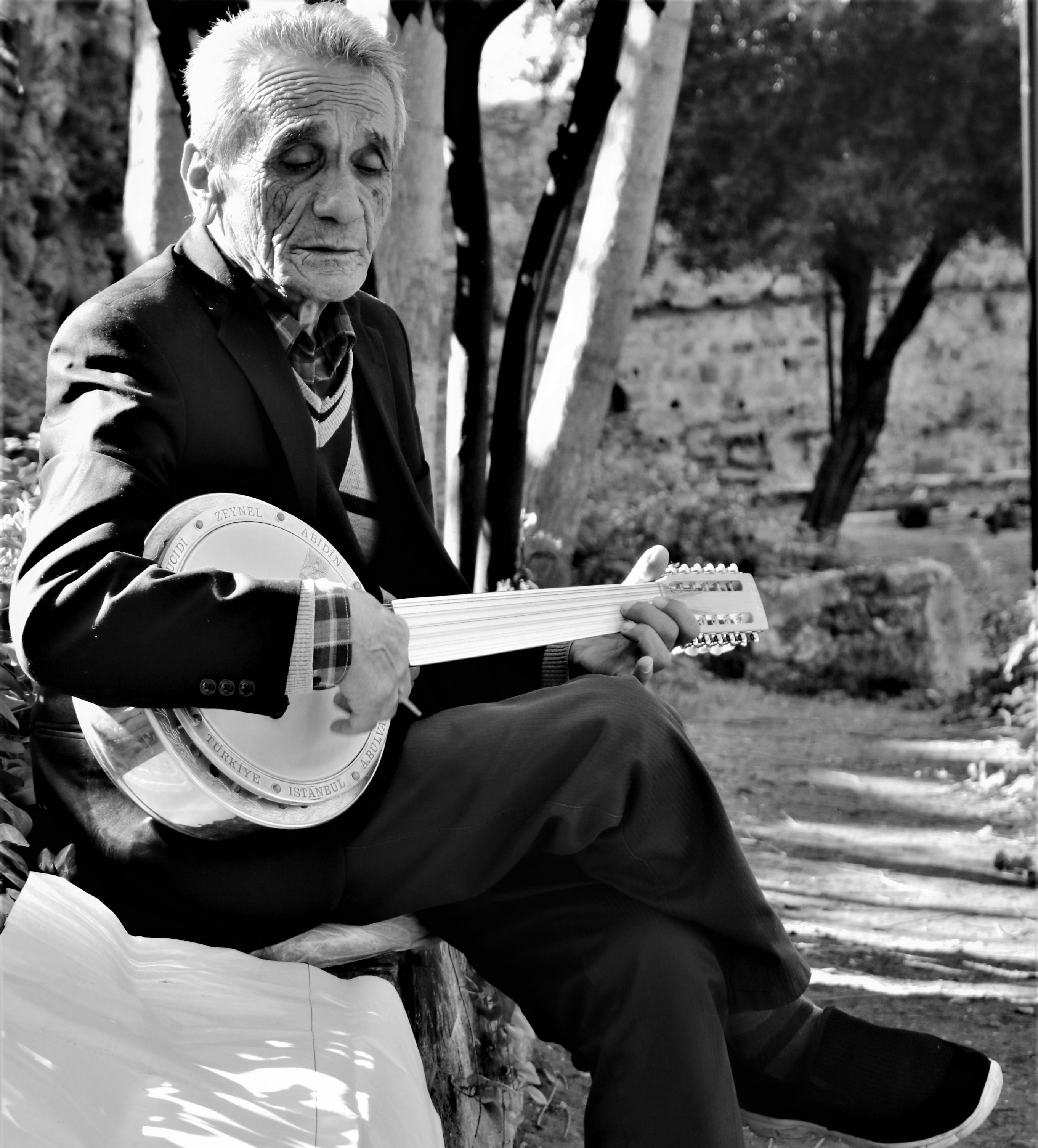 loneliness, day, tired, human, males, front view, real people, string instrument, outdoors, holding, mature men, musical instrument, sadness, men, 2K, Phone HD Wallpaper
