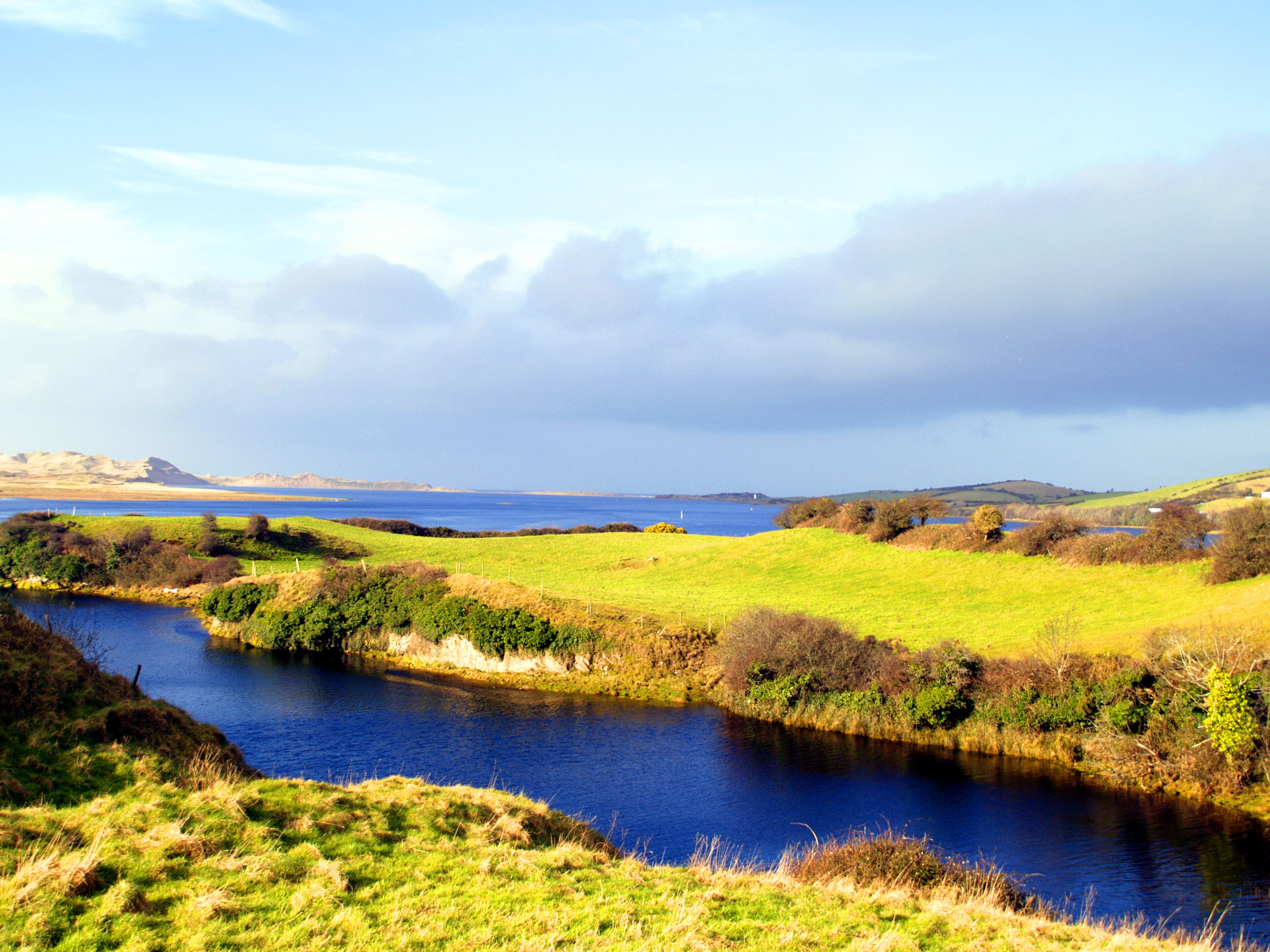 green grass, grass field, Abbey River, ireland, donegal, landscape, ballyshannon, blue, nature, sky, estuary, field, body of water, grass, outdoors, body, HD Wallpaper